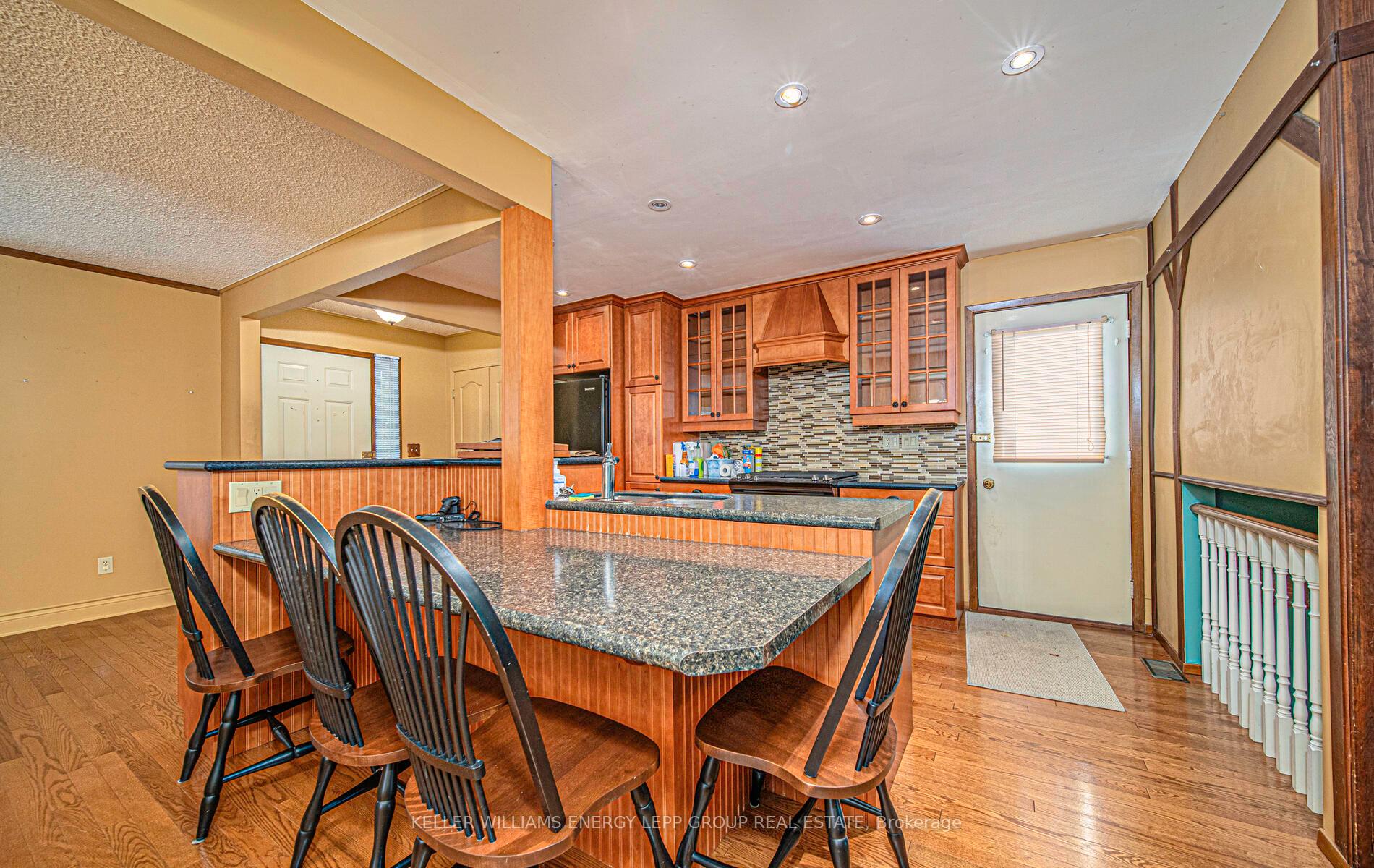 Photo 9 of 595 Foxrun Court, Oshawa, Pinecrest — HOMEH