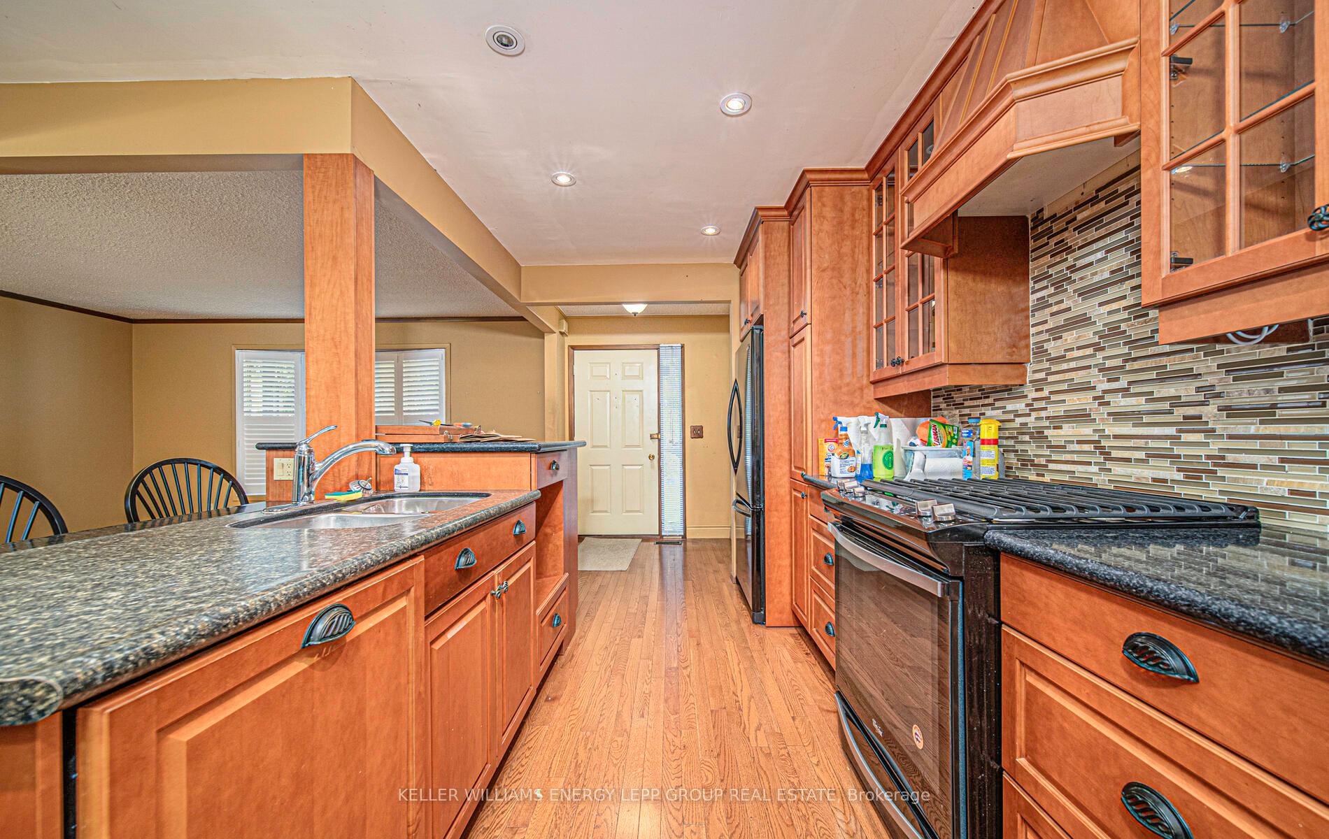 Photo 10 of 595 Foxrun Court, Oshawa, Pinecrest — HOMEH