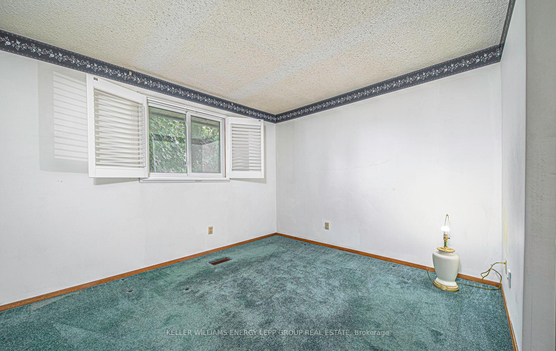 Photo 12 of 595 Foxrun Court, Oshawa, Pinecrest — HOMEH