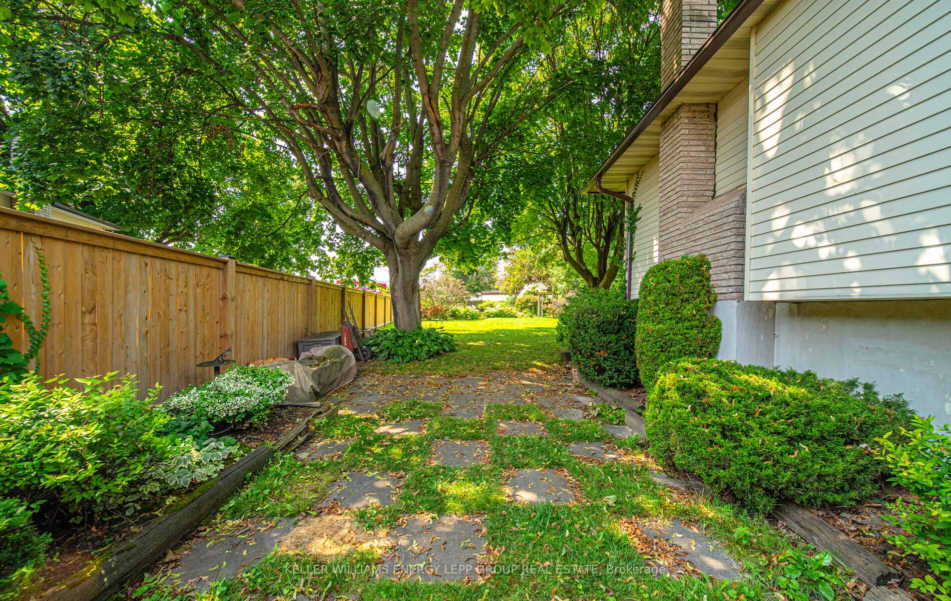 Photo 25 of 595 Foxrun Court, Oshawa, Pinecrest — HOMEH
