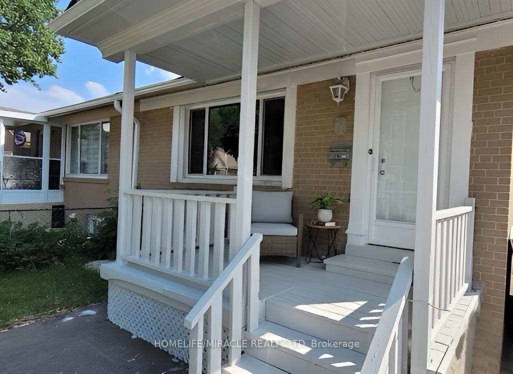 Front of Unit Main, 71 Mcmurchy Avenue