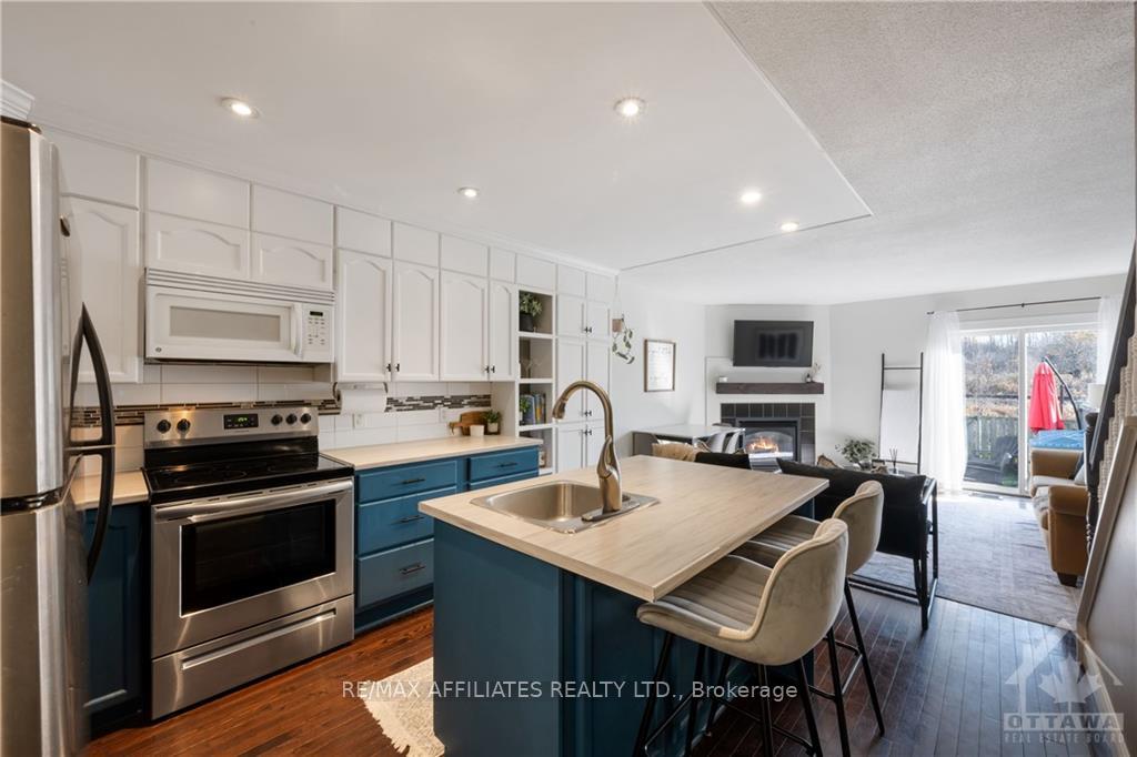 Photo 3 of 52 Spruce Crescent, Arnprior — HOMEH