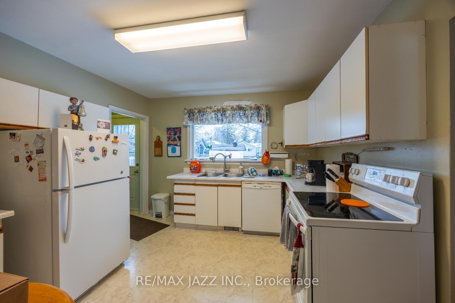 Photo 5 of 517 Kelly Avenue, Oshawa, Samac — HOMEH