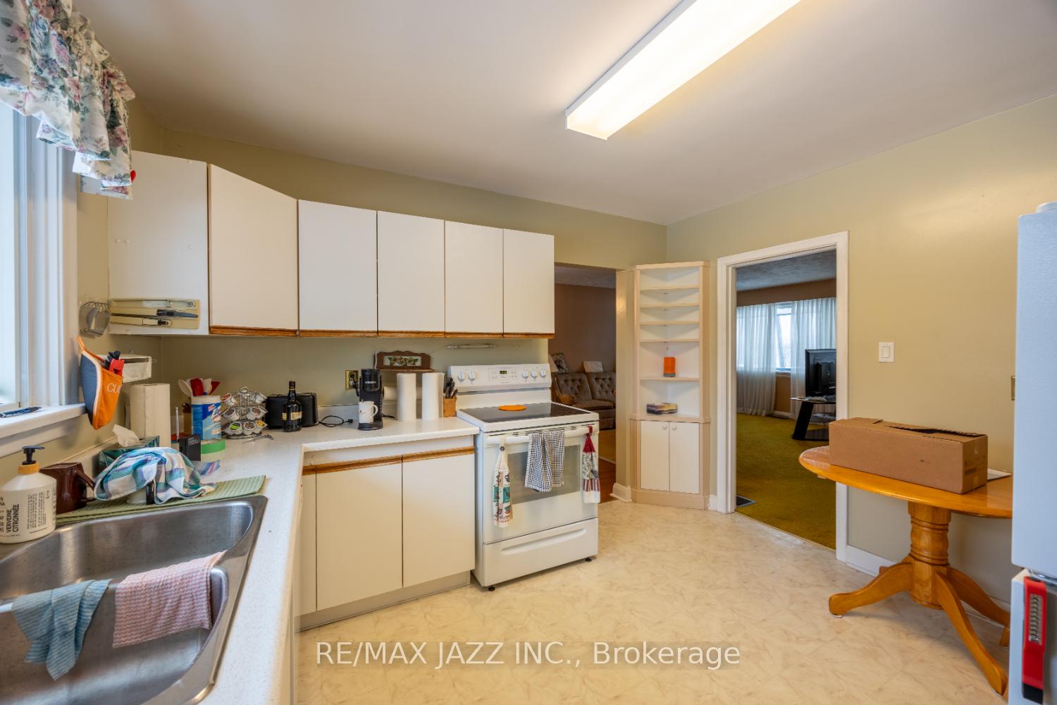 Photo 6 of 517 Kelly Avenue, Oshawa, Samac — HOMEH