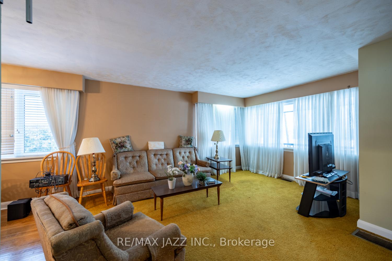 Photo 13 of 517 Kelly Avenue, Oshawa, Samac — HOMEH
