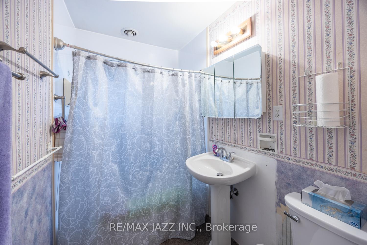 Photo 21 of 517 Kelly Avenue, Oshawa, Samac — HOMEH