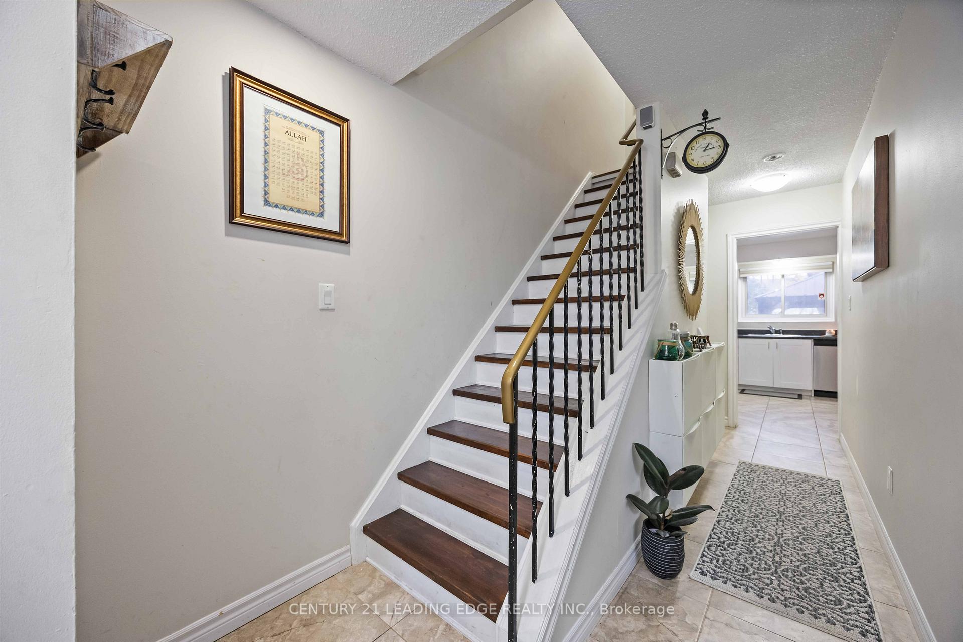 Photo 3 of 530 Lancelot Crescent, Oshawa, Eastdale — HOMEH
