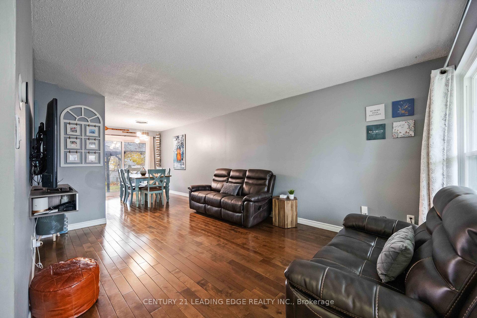 Photo 4 of 530 Lancelot Crescent, Oshawa, Eastdale — HOMEH
