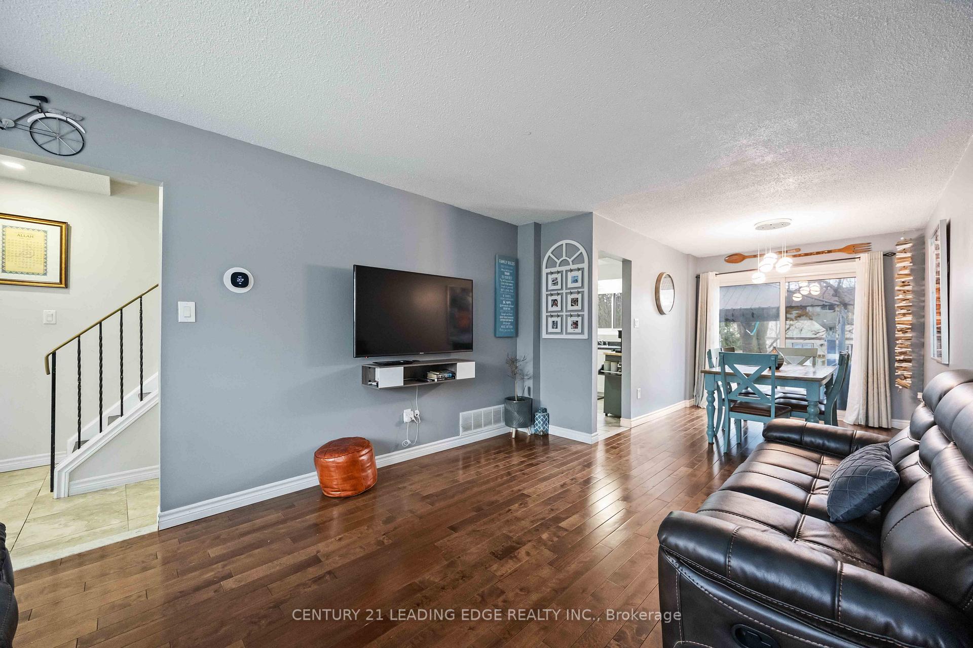 Photo 5 of 530 Lancelot Crescent, Oshawa, Eastdale — HOMEH
