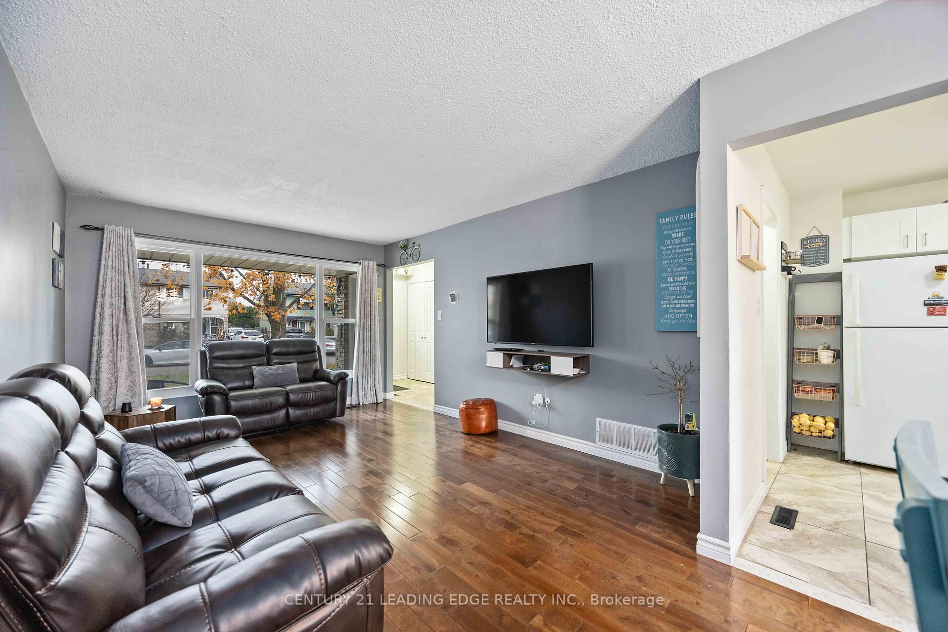 Photo 6 of 530 Lancelot Crescent, Oshawa, Eastdale — HOMEH