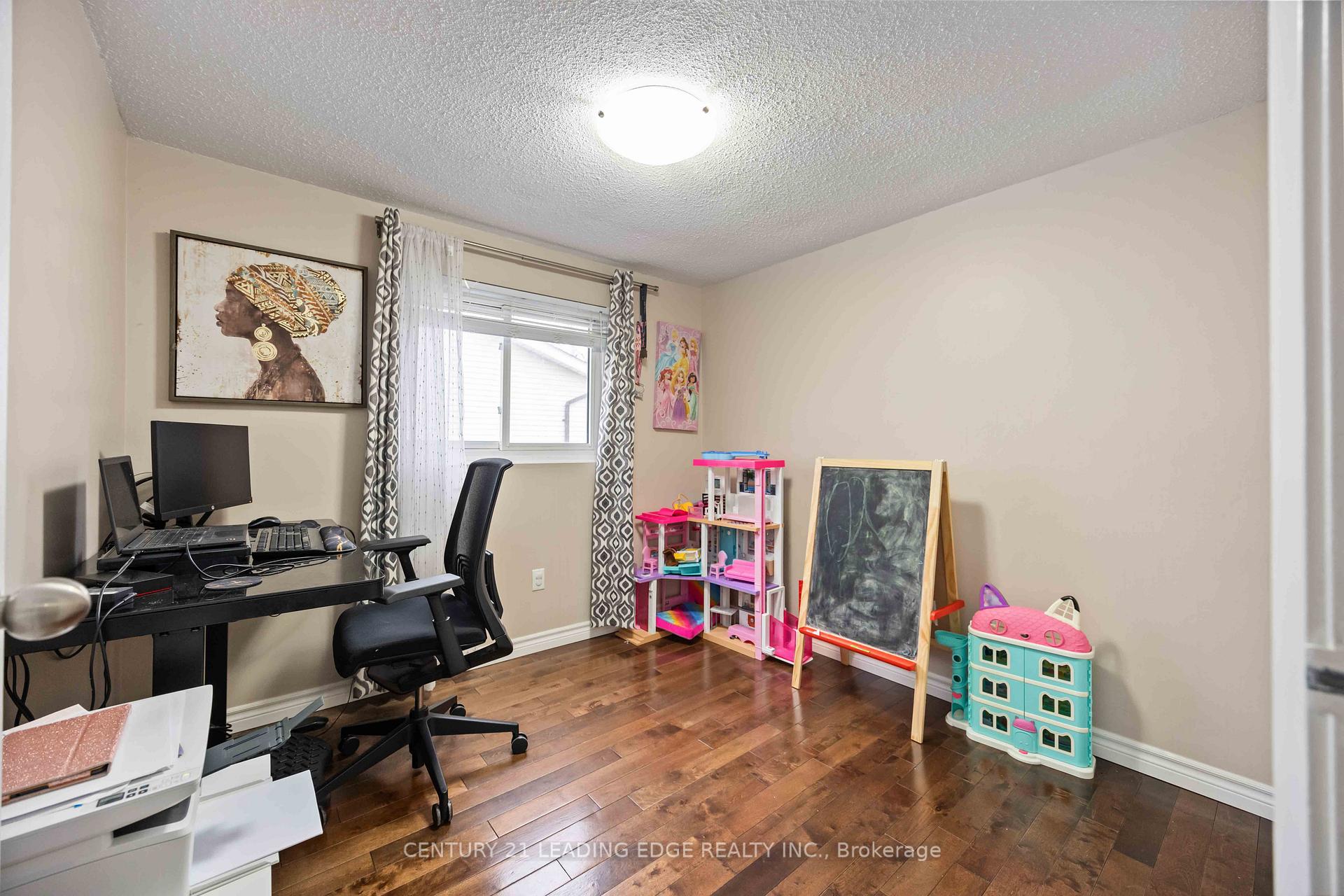 Photo 18 of 530 Lancelot Crescent, Oshawa, Eastdale — HOMEH
