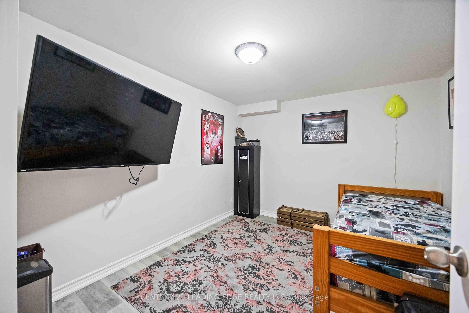 Photo 20 of 530 Lancelot Crescent, Oshawa, Eastdale — HOMEH