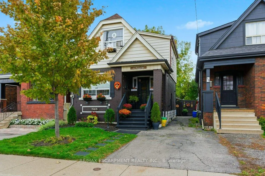 Front of 160 Balsam Avenue N