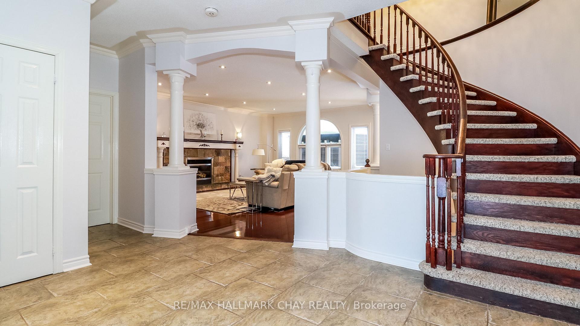 Photo 4 of 33 Pinecliff Crescent, Barrie, Ardagh — HOMEH