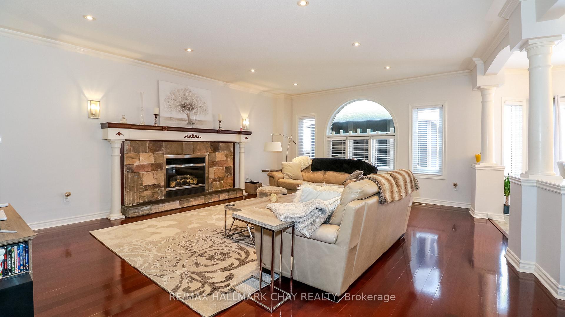 Photo 5 of 33 Pinecliff Crescent, Barrie, Ardagh — HOMEH