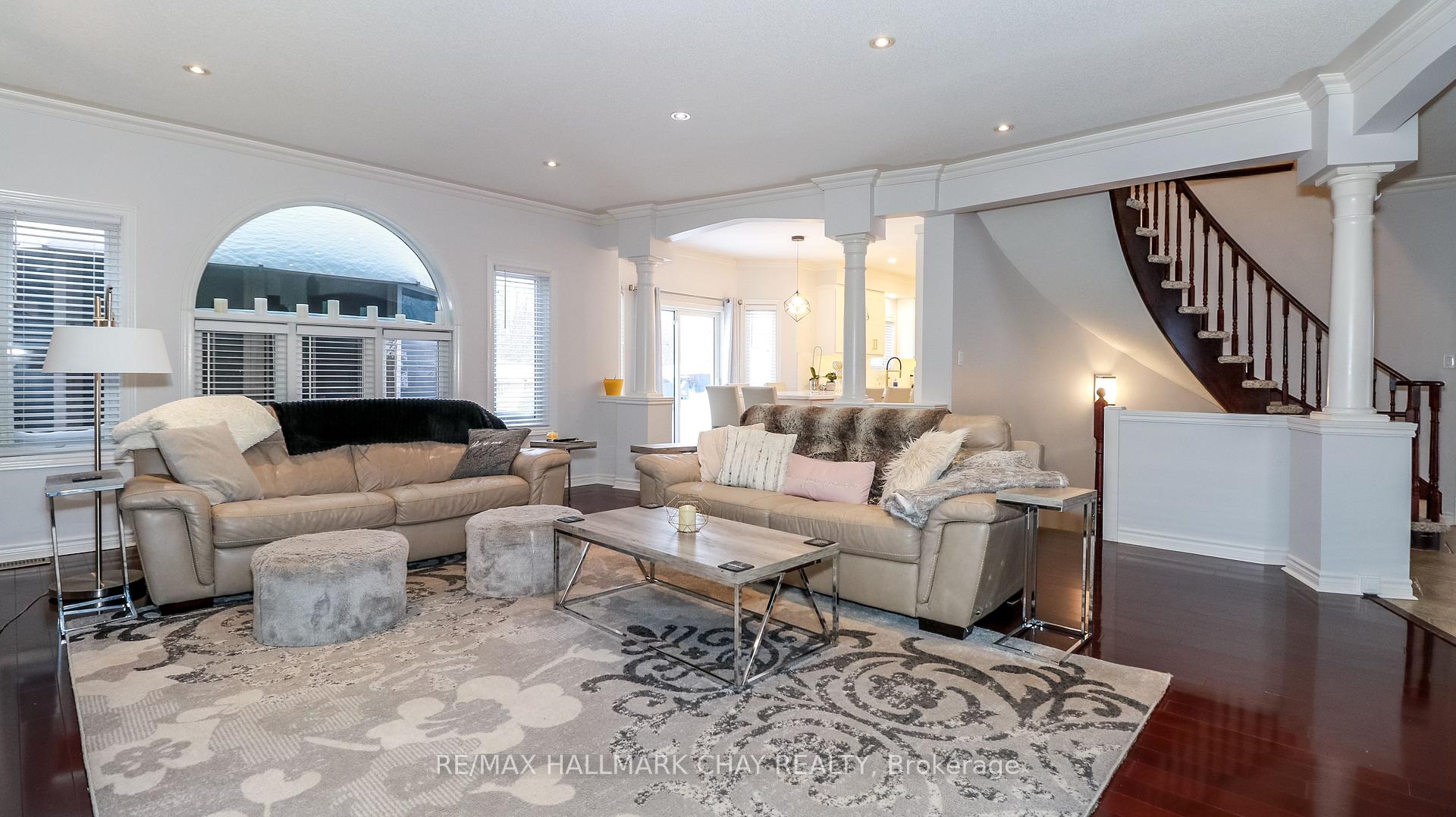 Photo 7 of 33 Pinecliff Crescent, Barrie, Ardagh — HOMEH