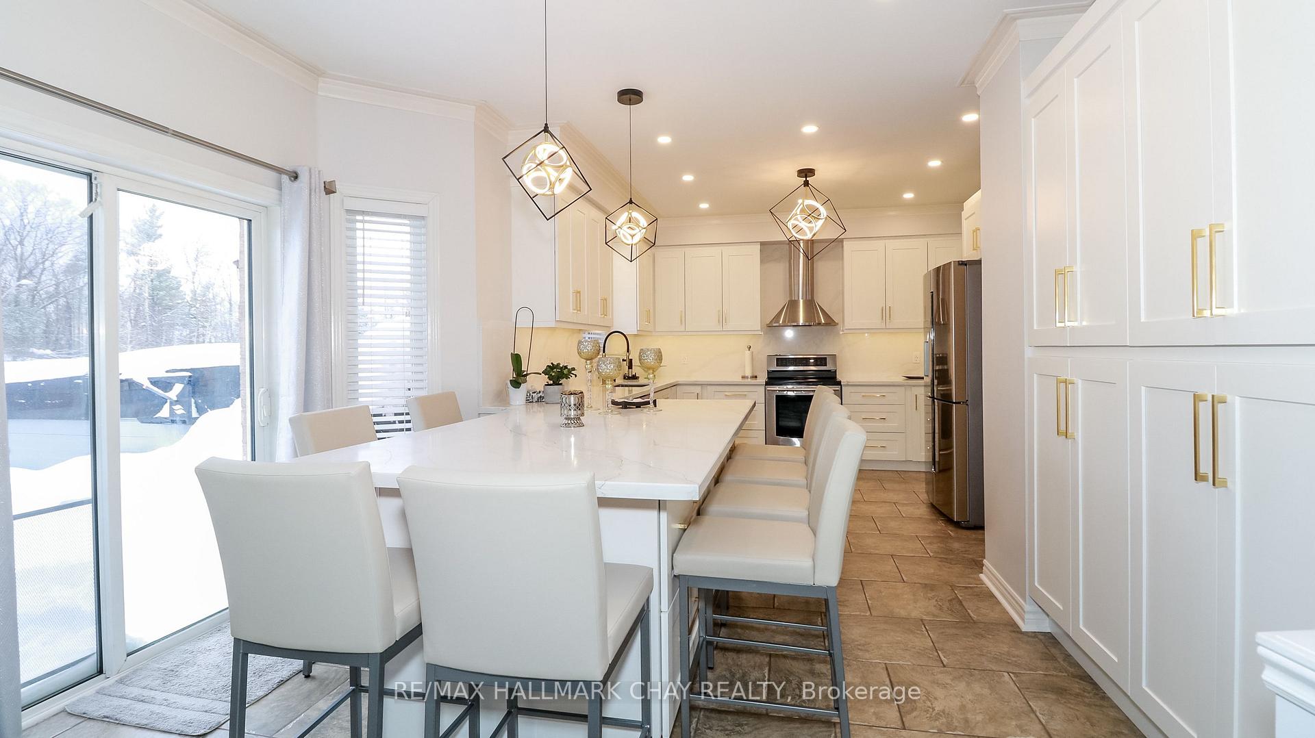 Photo 9 of 33 Pinecliff Crescent, Barrie, Ardagh — HOMEH
