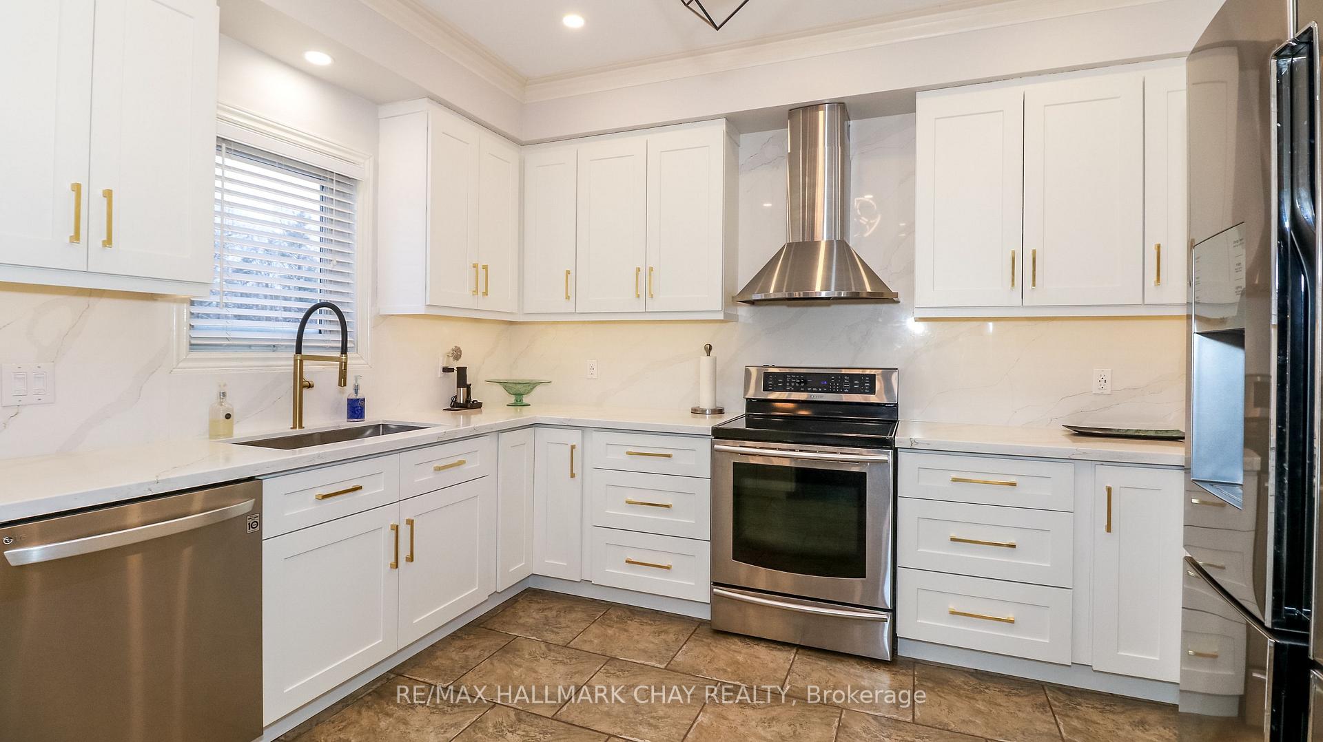 Photo 11 of 33 Pinecliff Crescent, Barrie, Ardagh — HOMEH