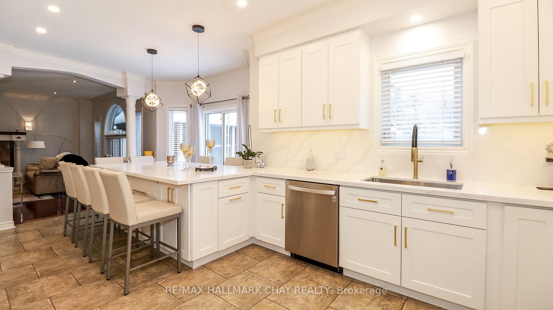 Photo 13 of 33 Pinecliff Crescent, Barrie, Ardagh — HOMEH