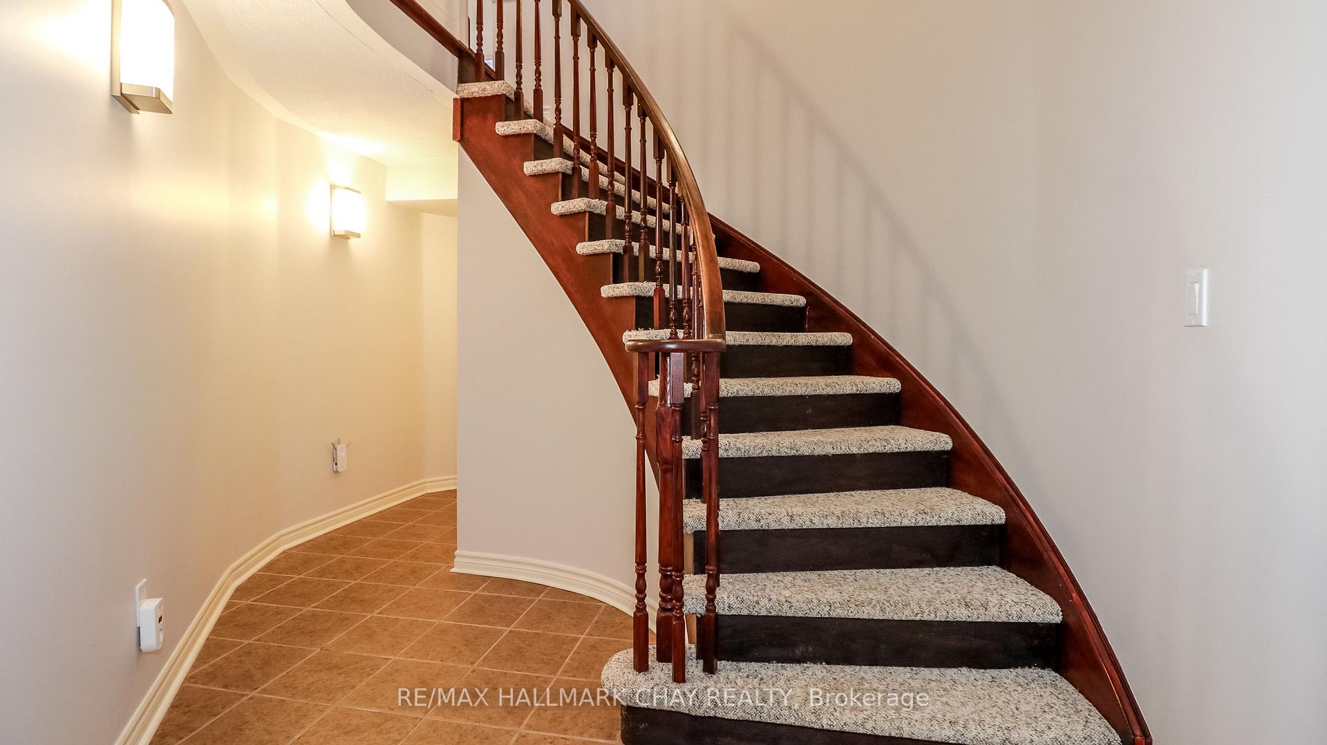 Photo 29 of 33 Pinecliff Crescent, Barrie, Ardagh — HOMEH