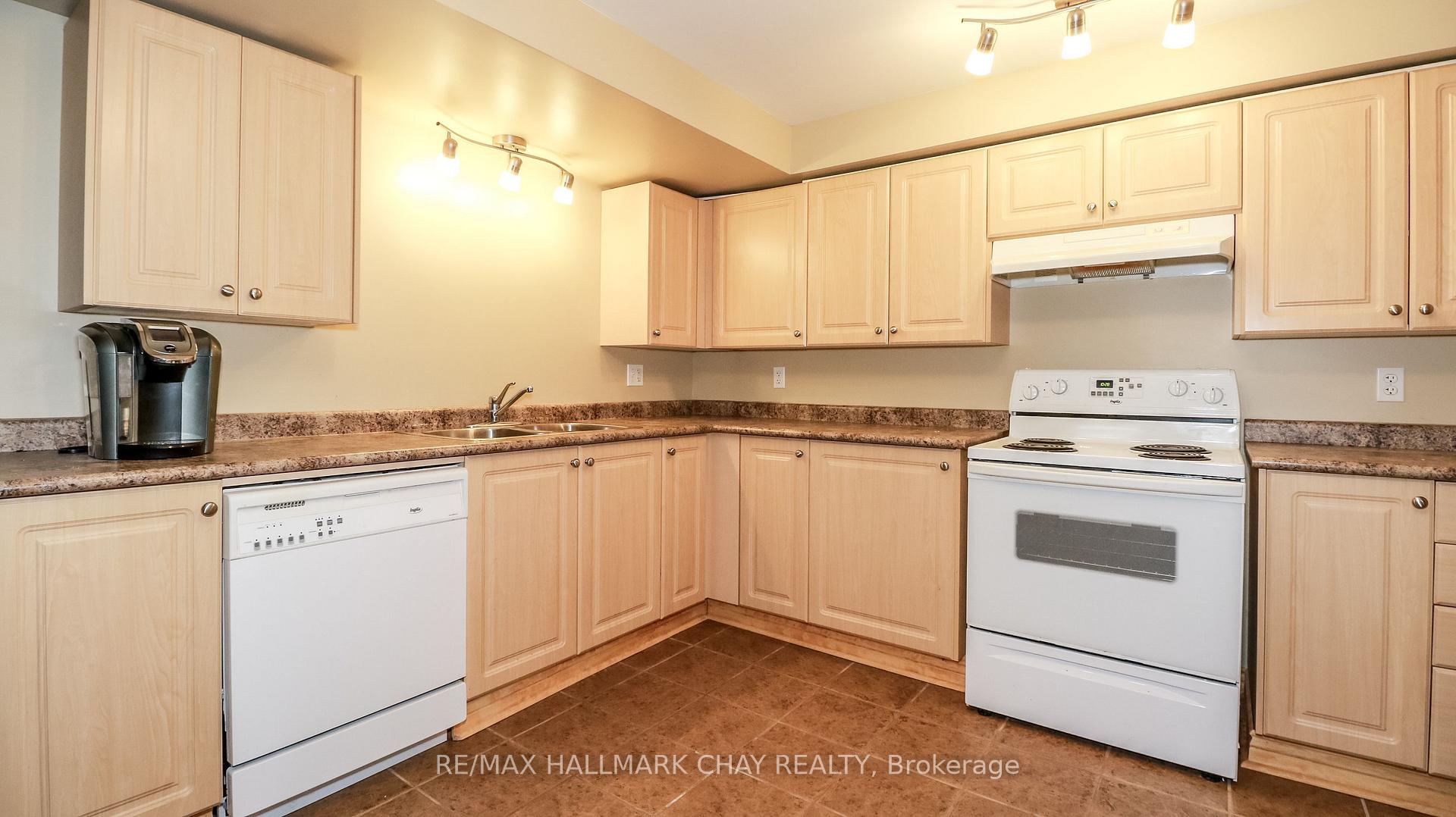 Photo 32 of 33 Pinecliff Crescent, Barrie, Ardagh — HOMEH