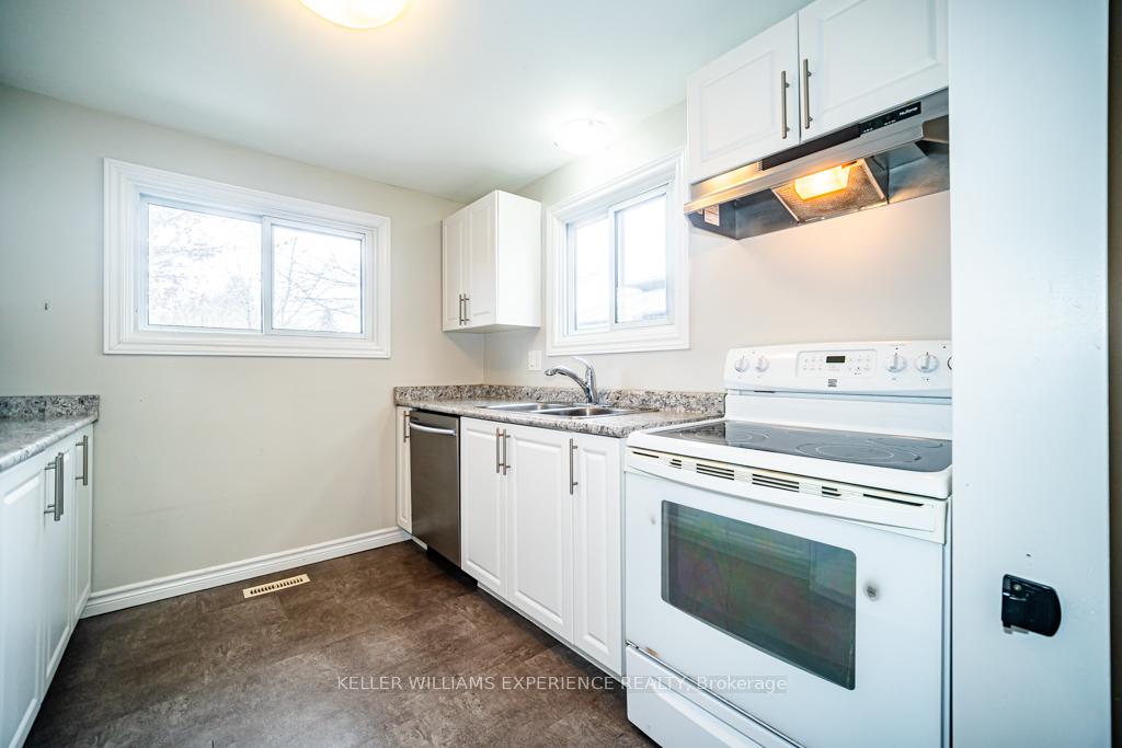 Photo 19 of 39 Laurie Crescent, Barrie, Wellington — HOMEH