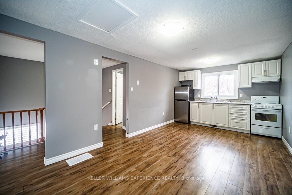 Photo 41 of 39 Laurie Crescent, Barrie, Wellington — HOMEH