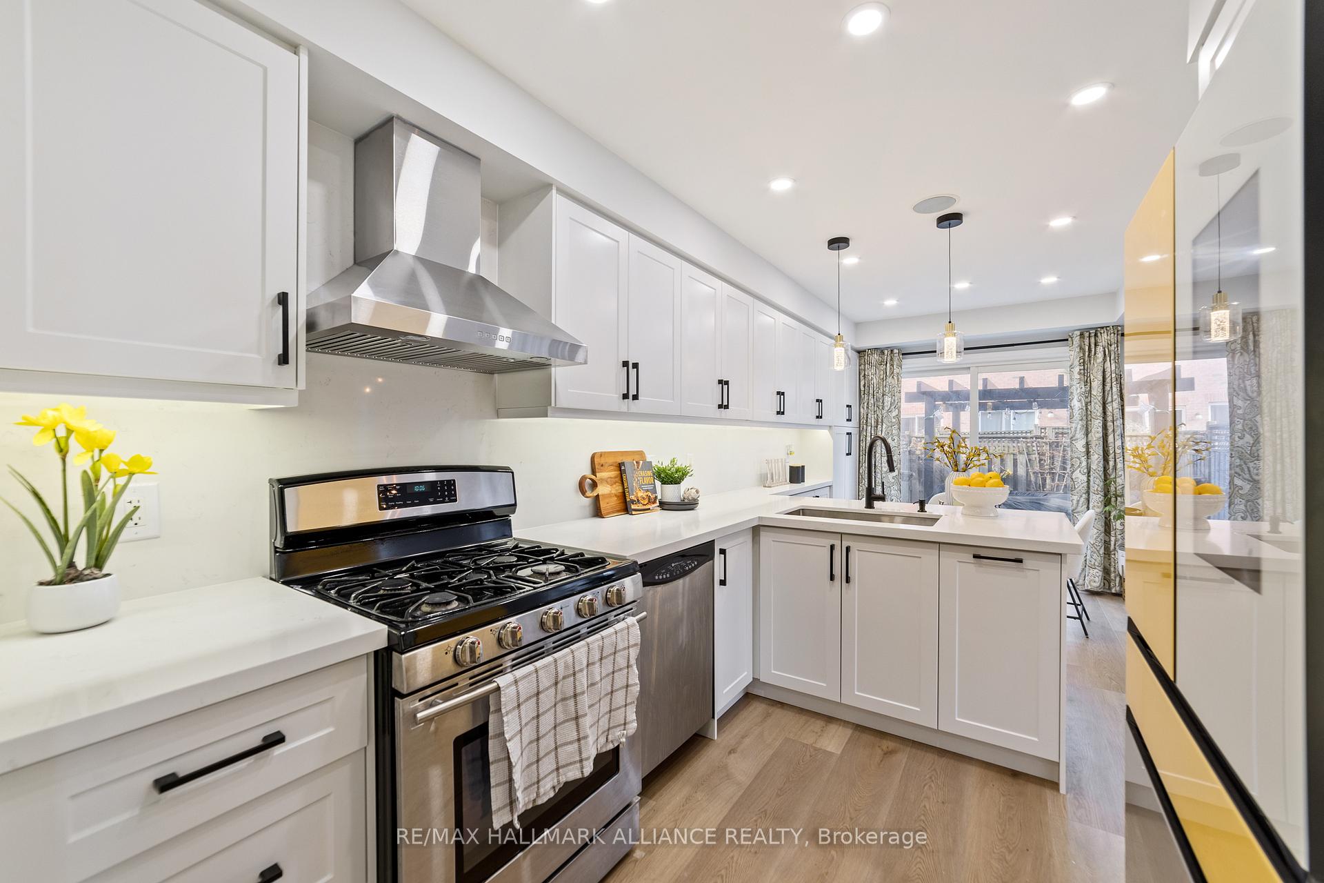 Photo 11 of Unit 7, 2511 Boros Road, Burlington, Rose — HOMEH