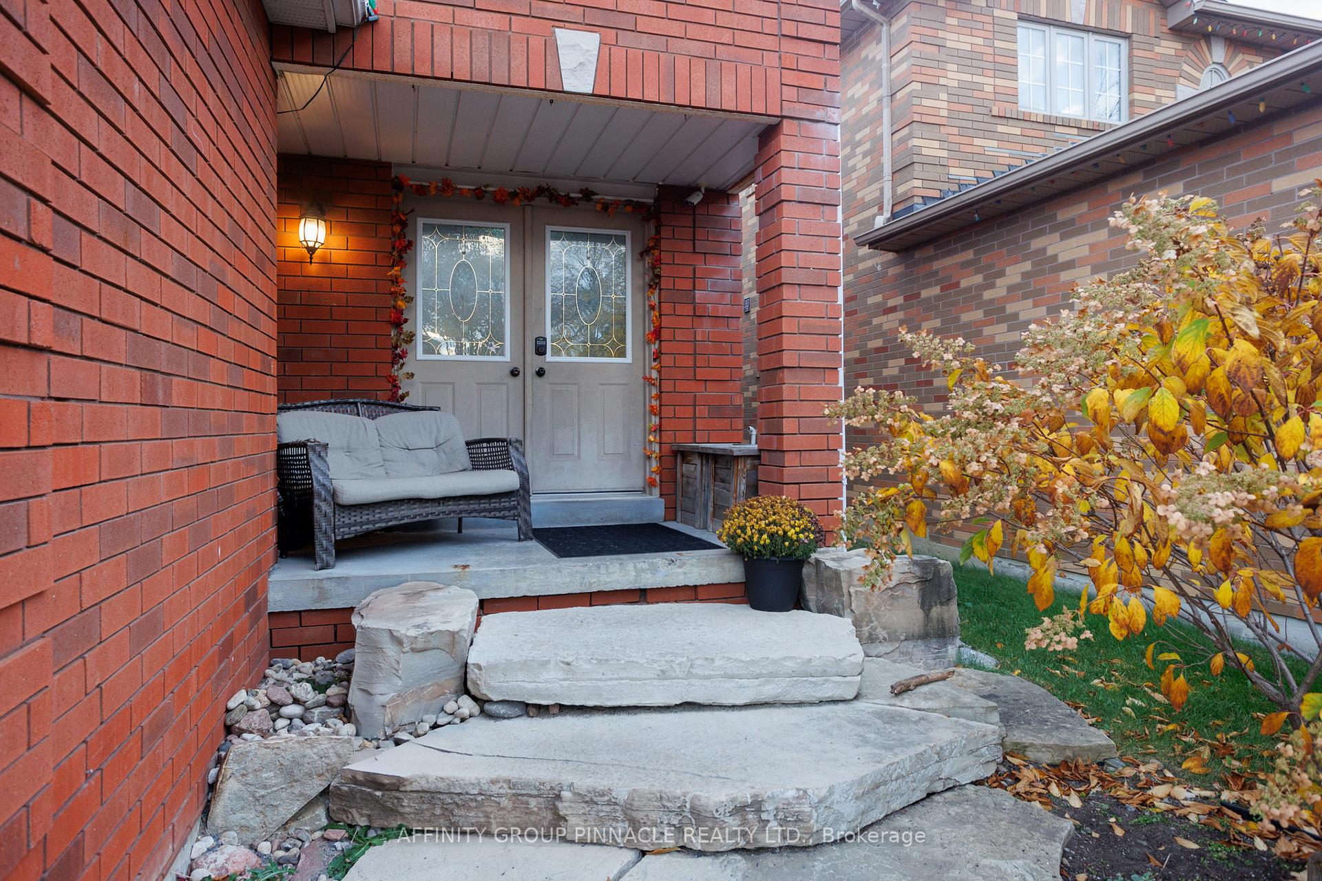 Photo 4 of 1511 Fieldgate Drive, Oshawa, Samac — HOMEH