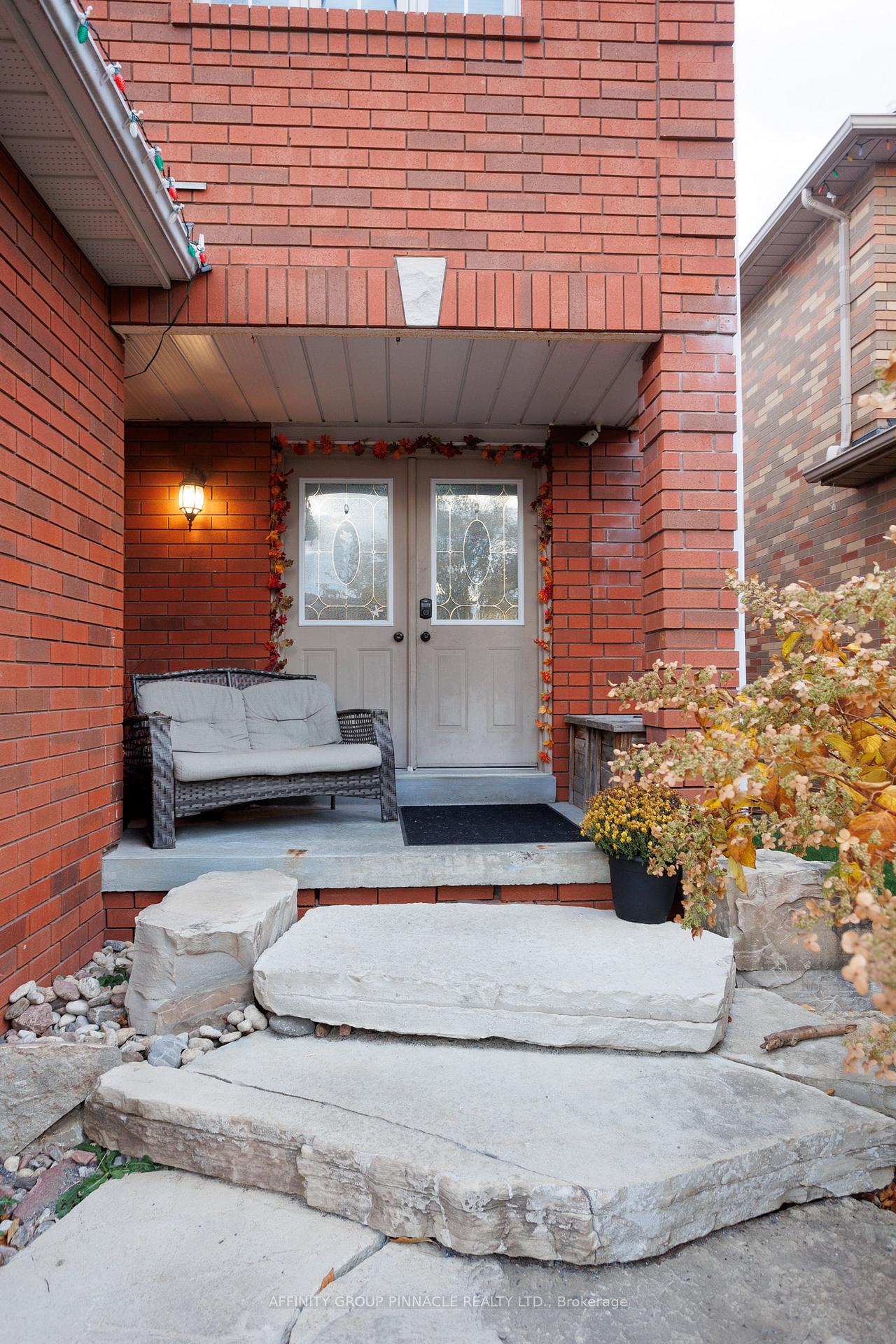 Photo 5 of 1511 Fieldgate Drive, Oshawa, Samac — HOMEH