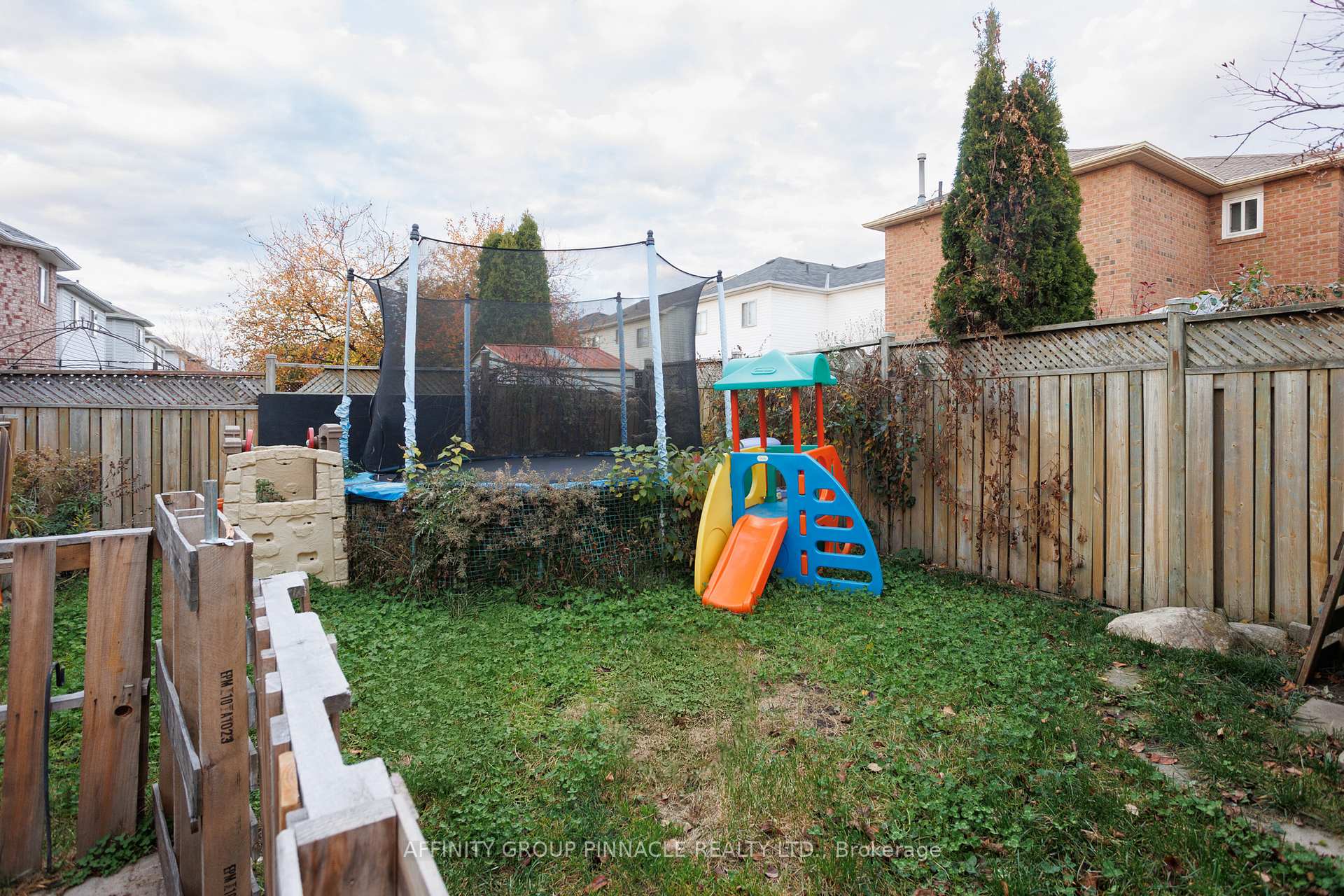 Photo 6 of 1511 Fieldgate Drive, Oshawa, Samac — HOMEH
