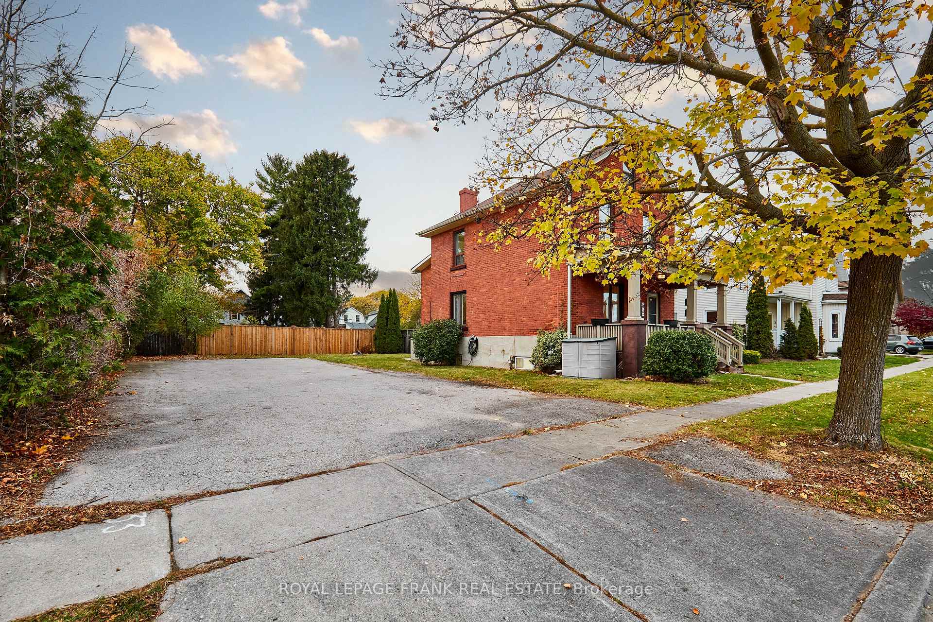 Photo 3 of 82 Nassau Street, Oshawa, Vanier — HOMEH