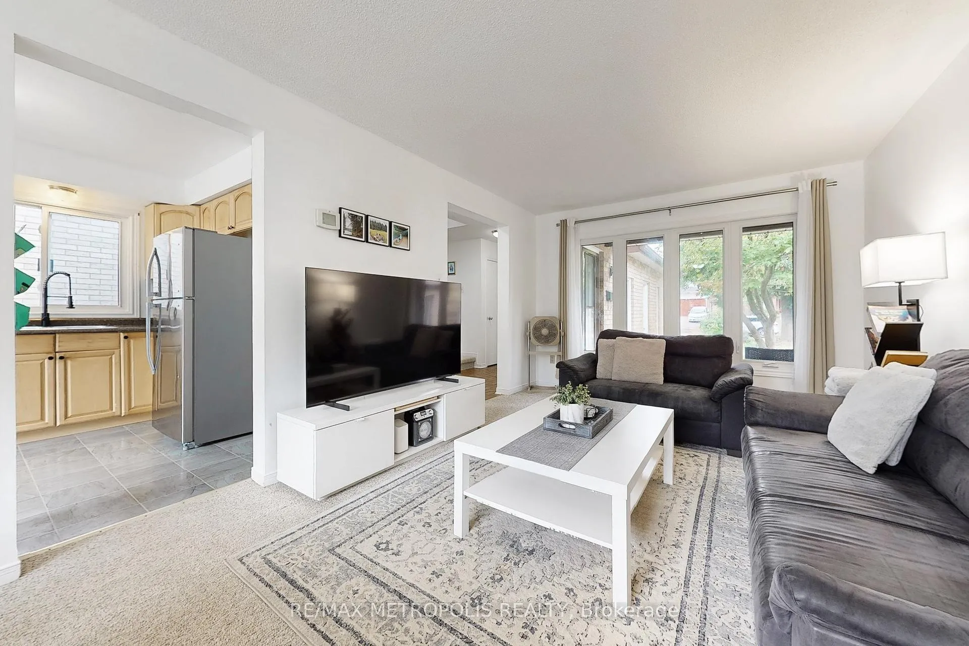 Photo 3 of 55 Garden Drive, Barrie, Allandale Heights — HOMEH