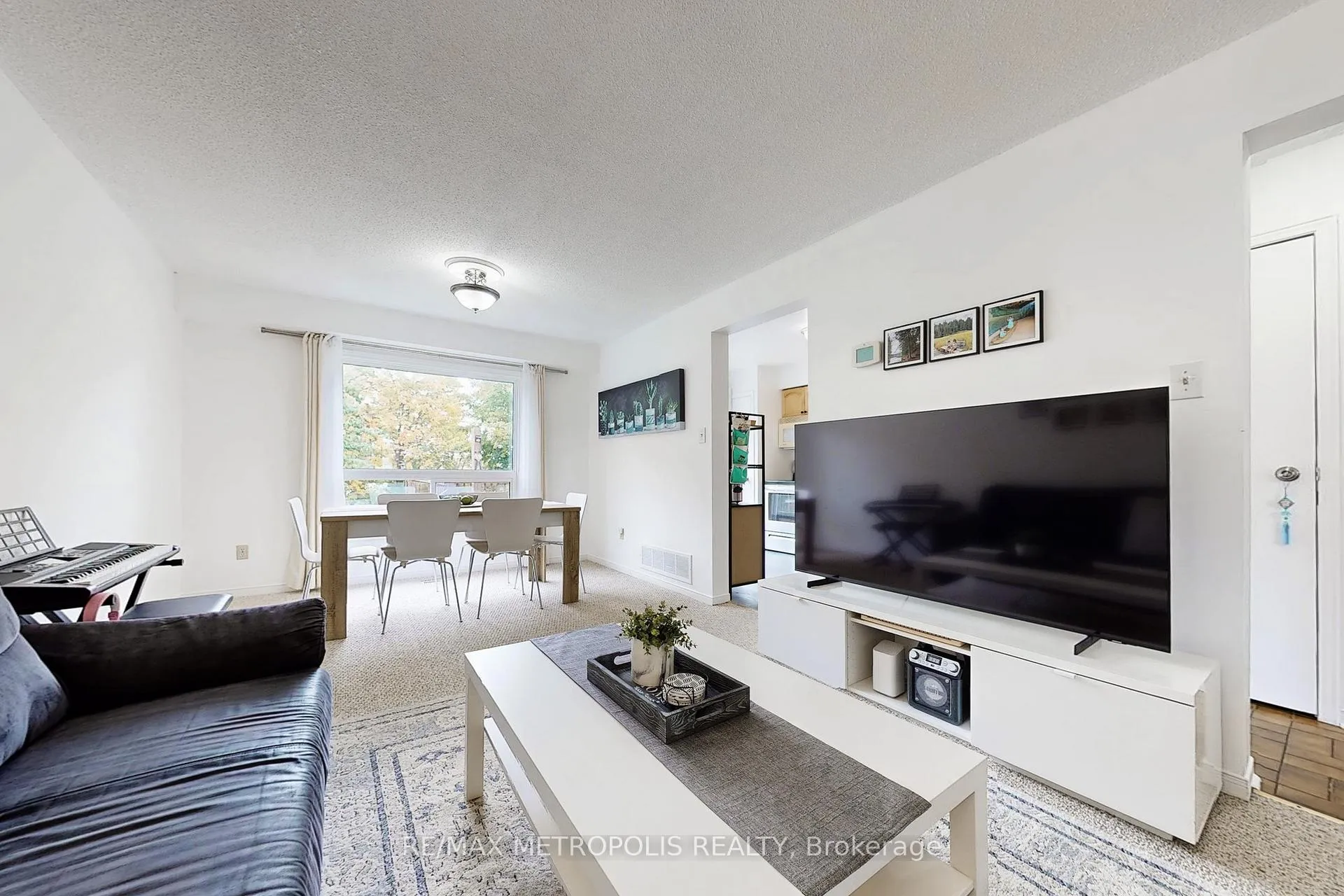 Photo 4 of 55 Garden Drive, Barrie, Allandale Heights — HOMEH