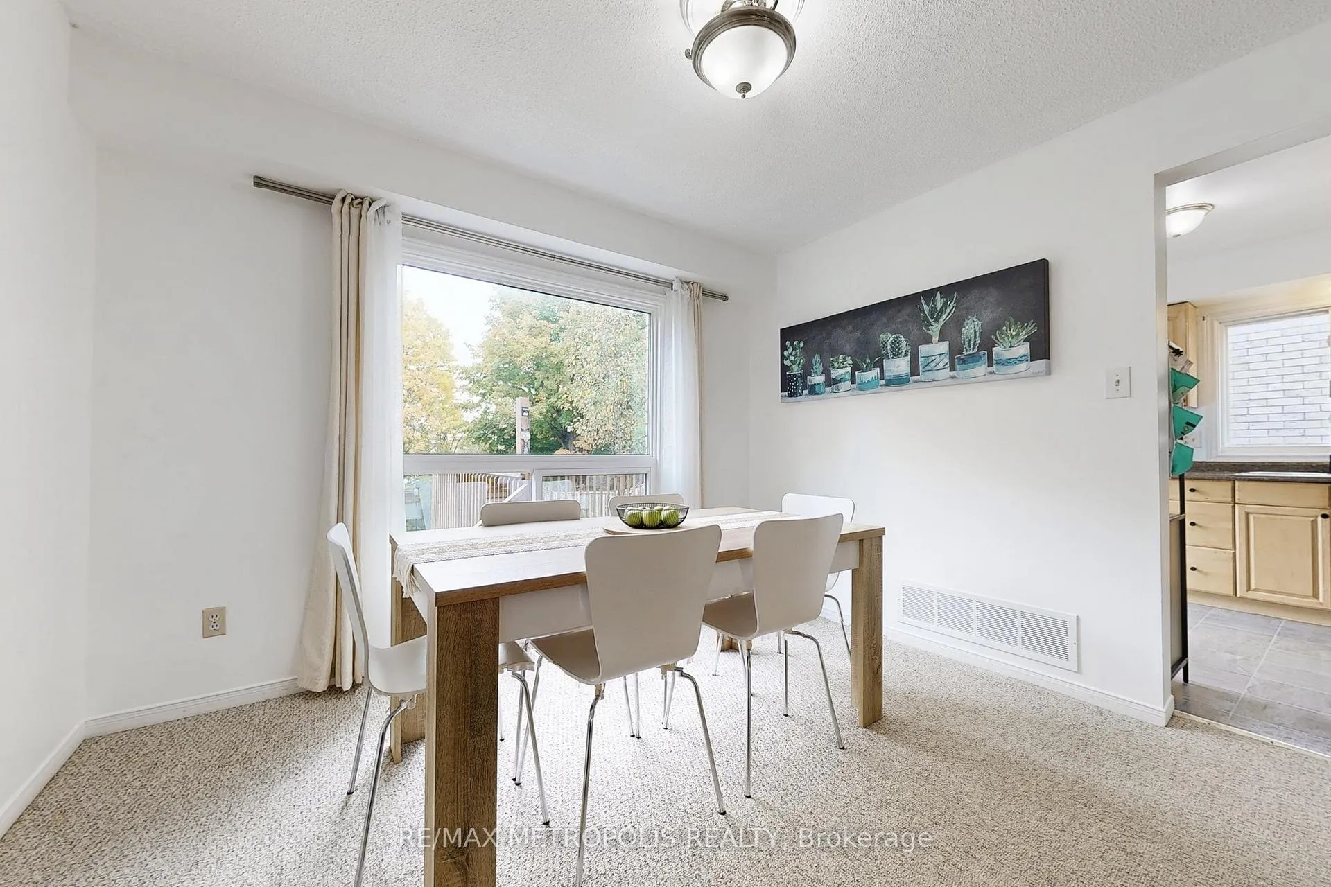 Photo 7 of 55 Garden Drive, Barrie, Allandale Heights — HOMEH