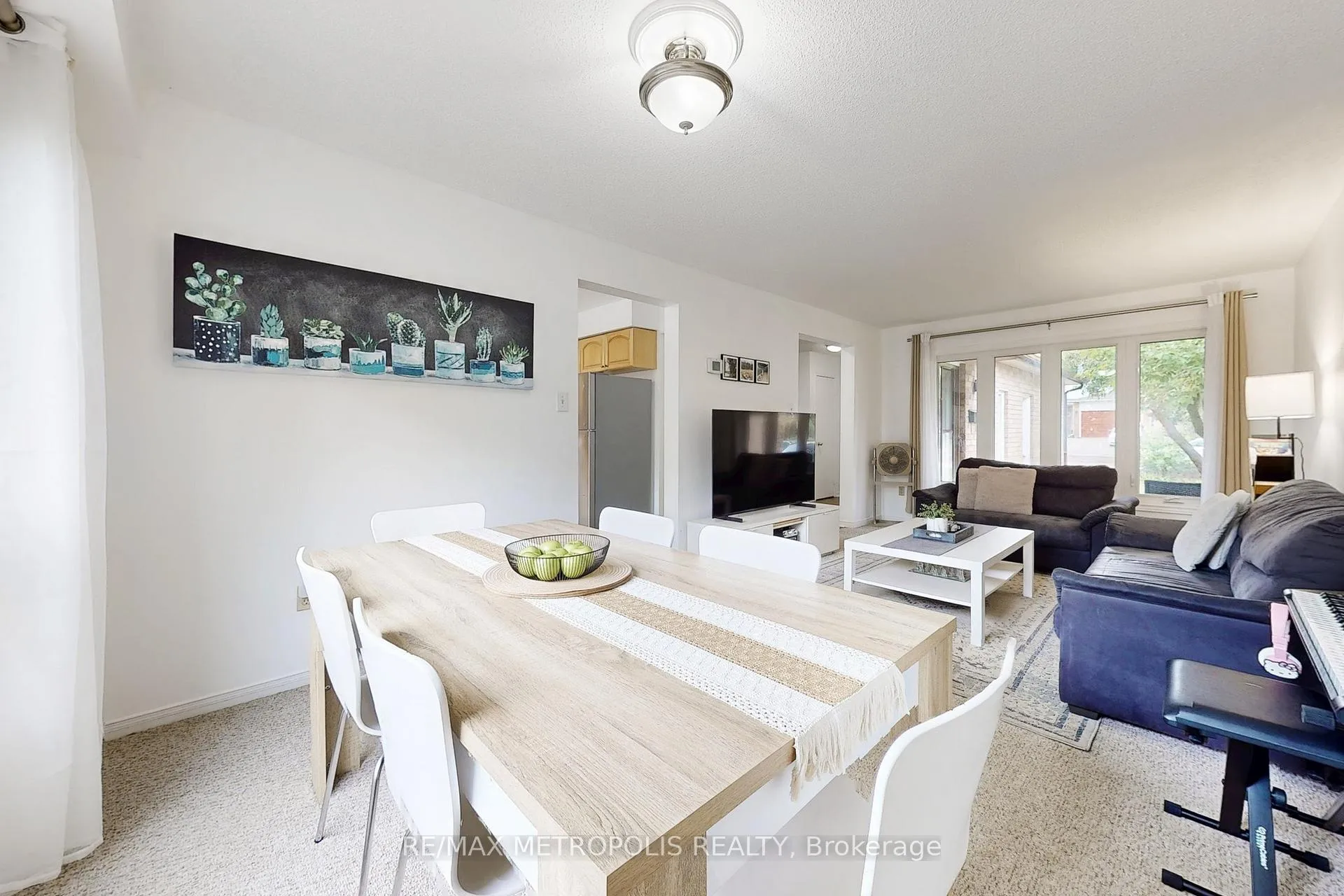 Photo 8 of 55 Garden Drive, Barrie, Allandale Heights — HOMEH