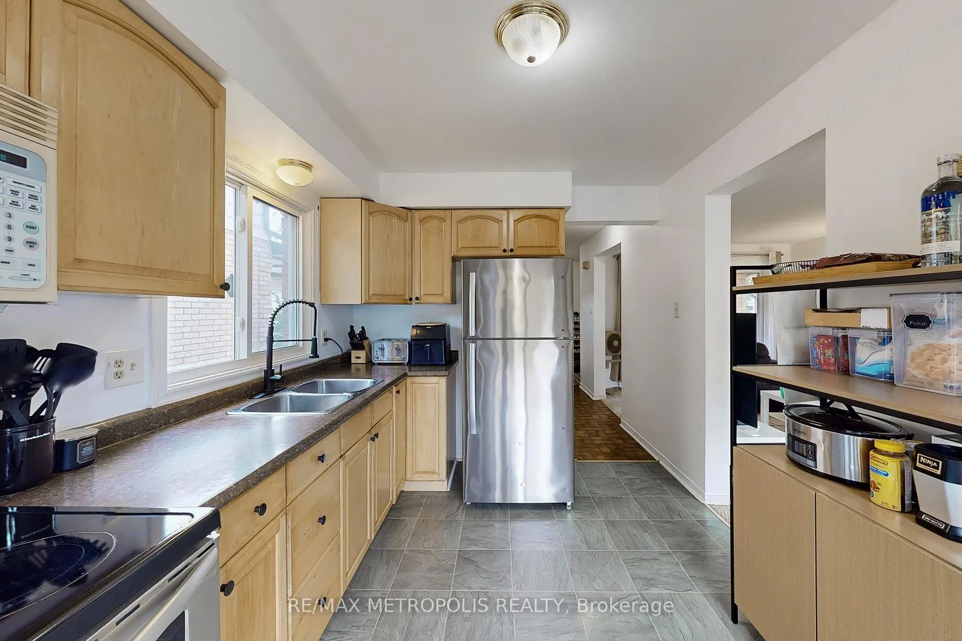 Photo 16 of 55 Garden Drive, Barrie, Allandale Heights — HOMEH