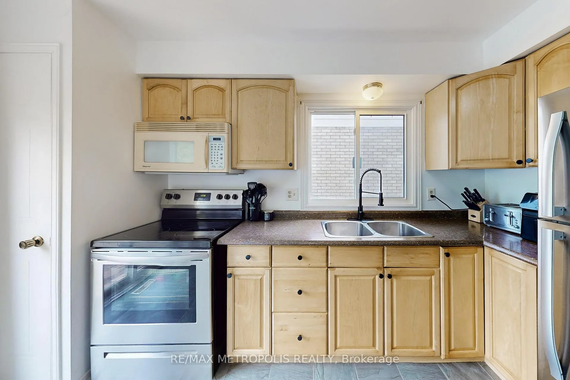 Photo 17 of 55 Garden Drive, Barrie, Allandale Heights — HOMEH