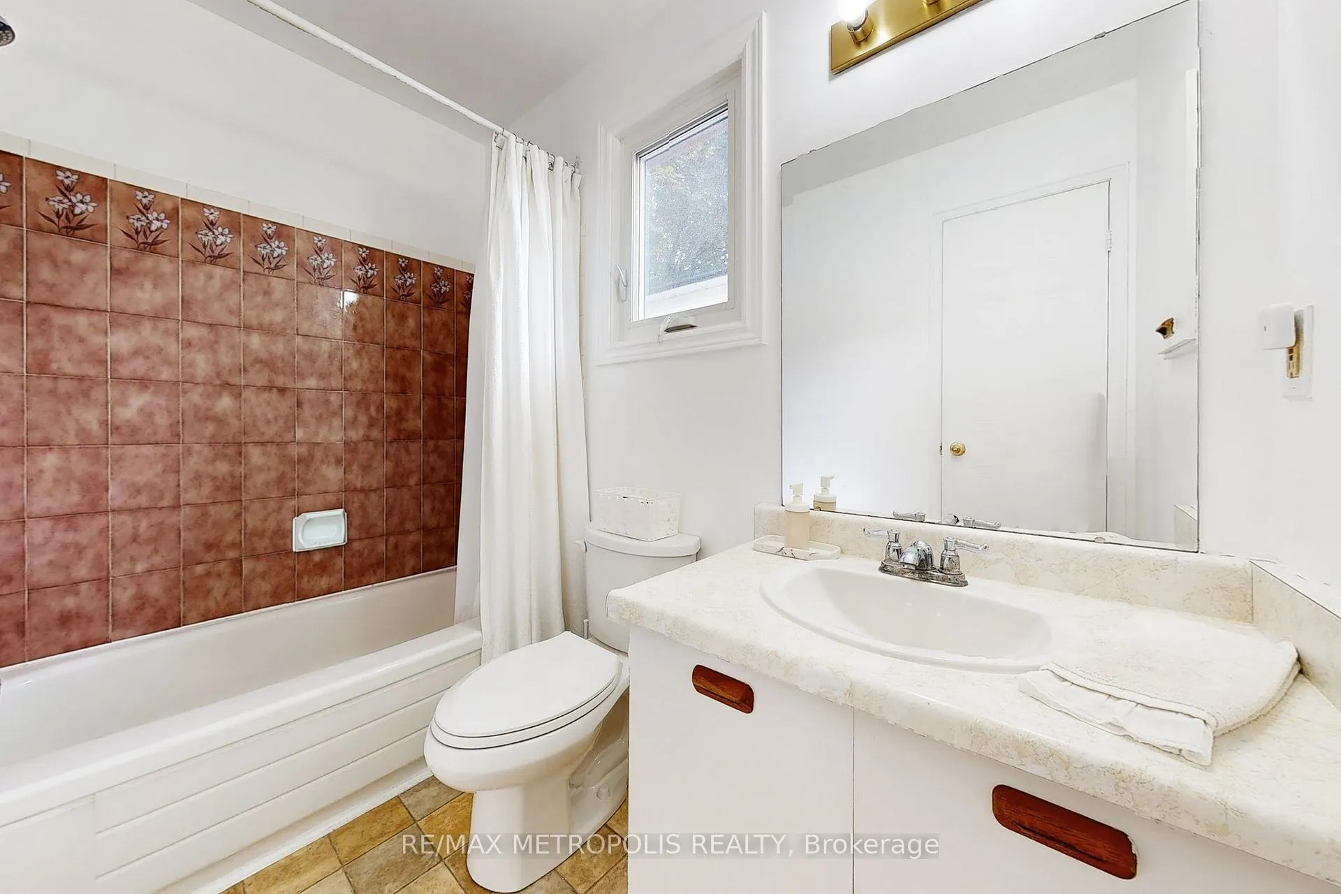 Photo 32 of 55 Garden Drive, Barrie, Allandale Heights — HOMEH