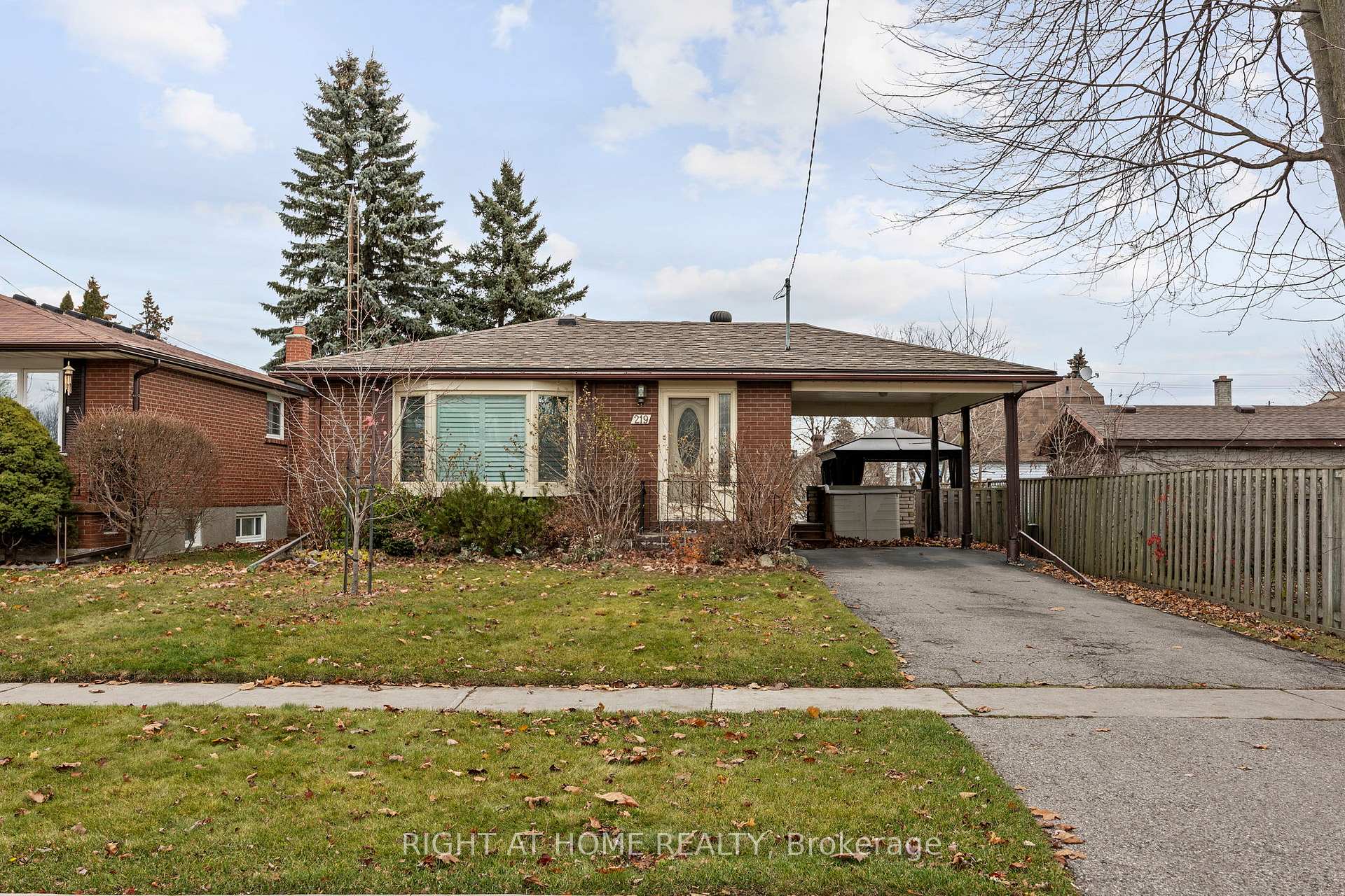 Front of 219 Guelph Street