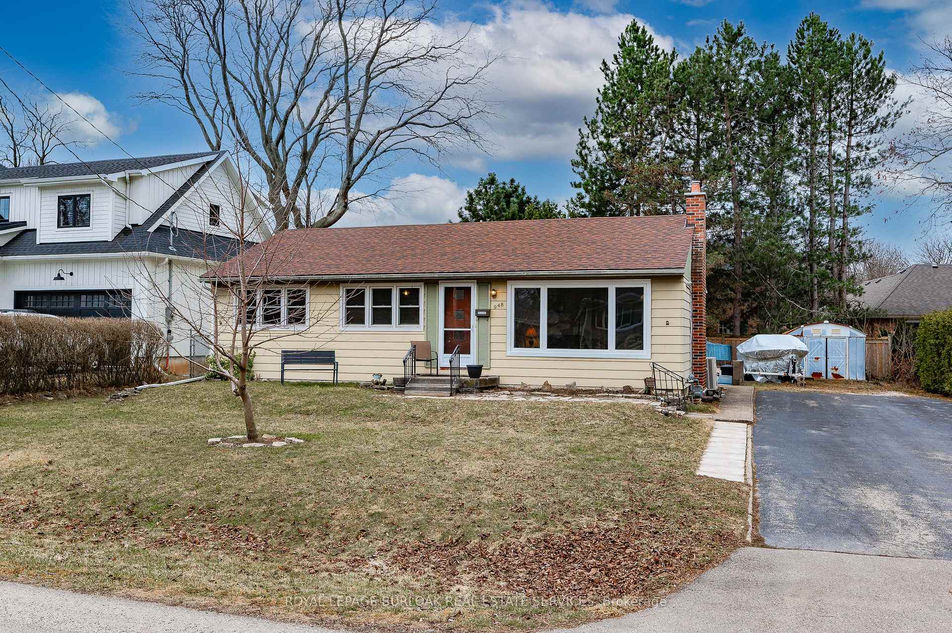 Photo 1 of 948 Easterbrook Avenue, Burlington, Bayview — HOMEH