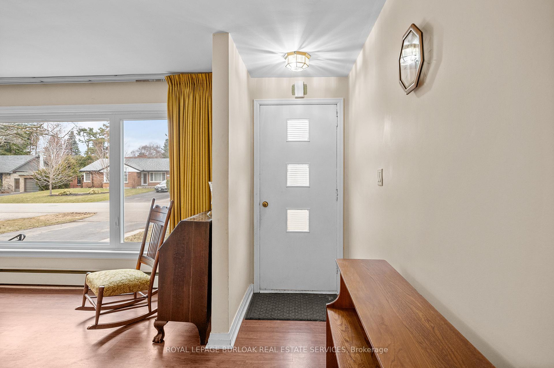 Photo 4 of 948 Easterbrook Avenue, Burlington, Bayview — HOMEH