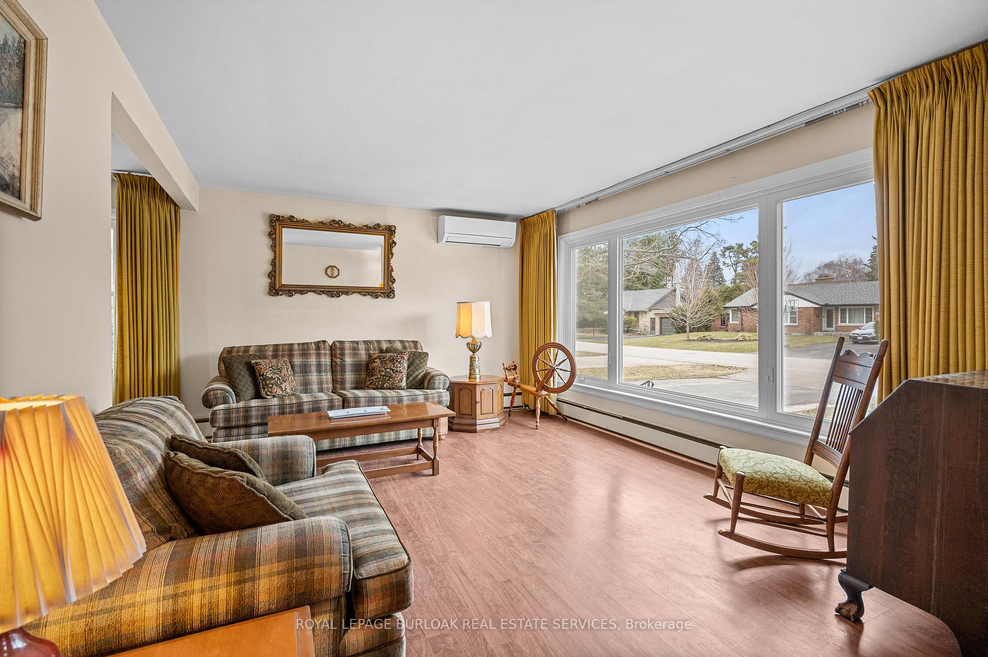 Photo 5 of 948 Easterbrook Avenue, Burlington, Bayview — HOMEH