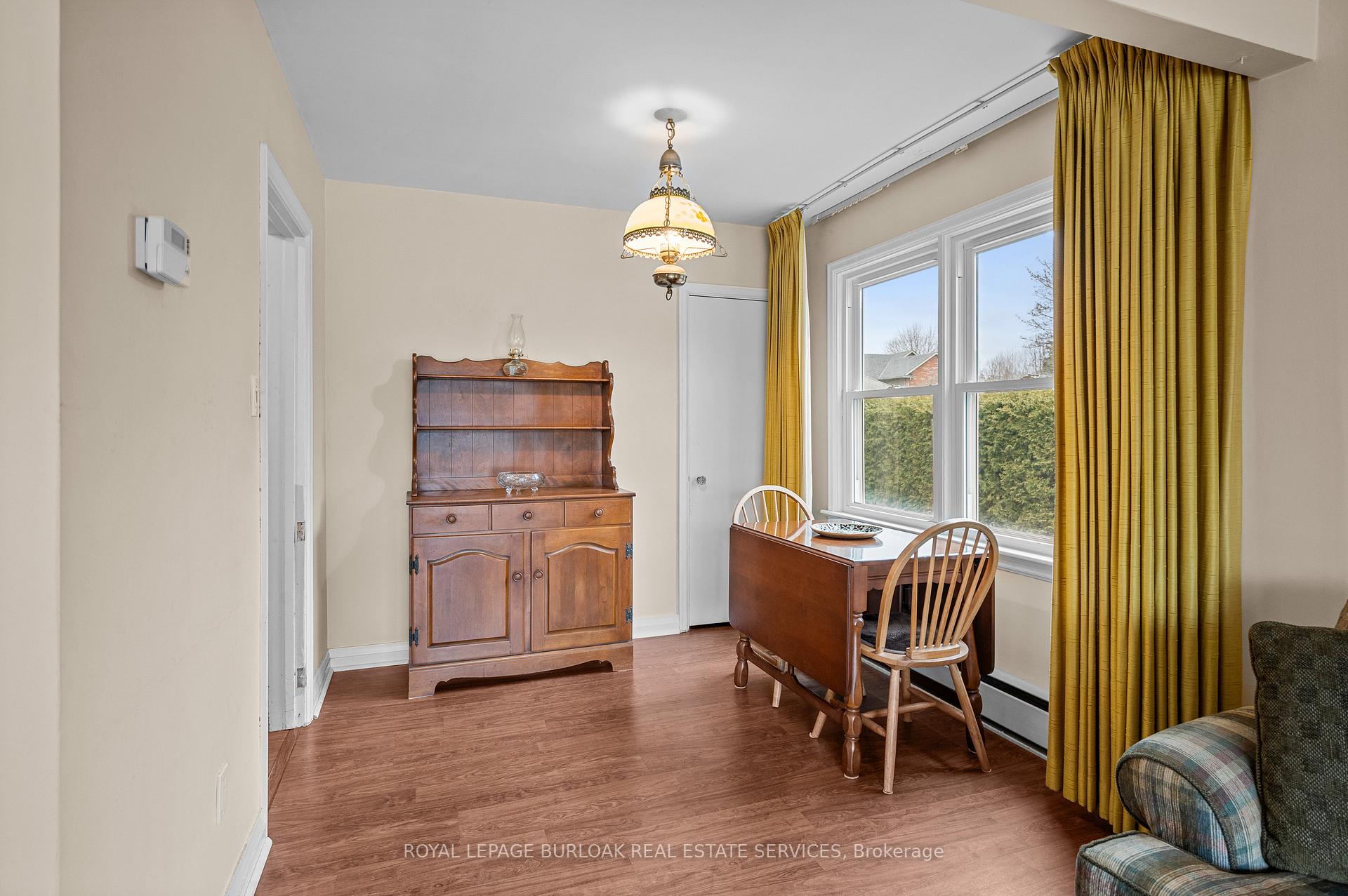 Photo 7 of 948 Easterbrook Avenue, Burlington, Bayview — HOMEH