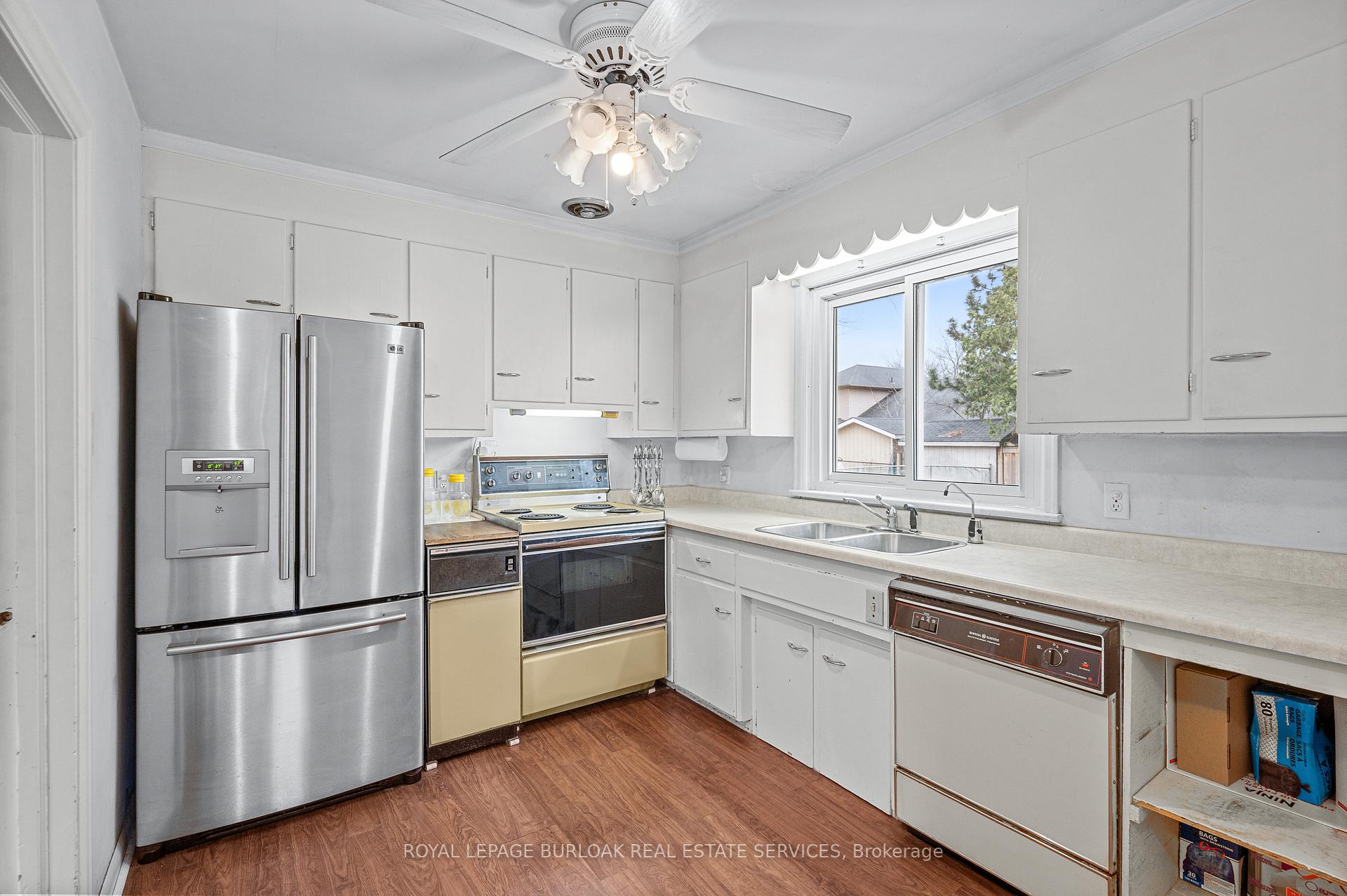 Photo 8 of 948 Easterbrook Avenue, Burlington, Bayview — HOMEH