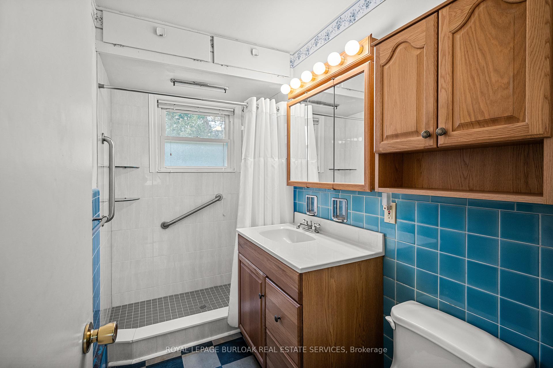 Photo 14 of 948 Easterbrook Avenue, Burlington, Bayview — HOMEH