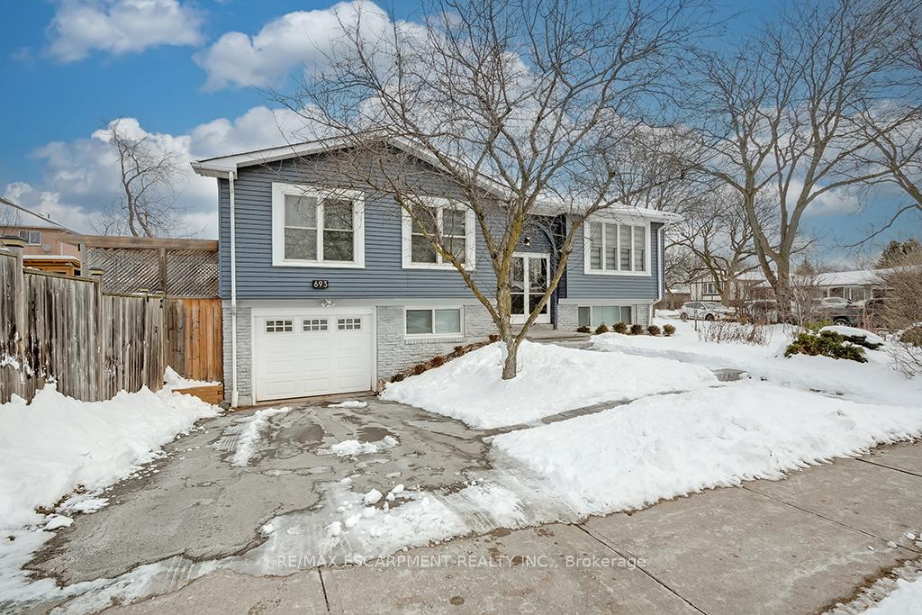 Front of 693 Inverary Road