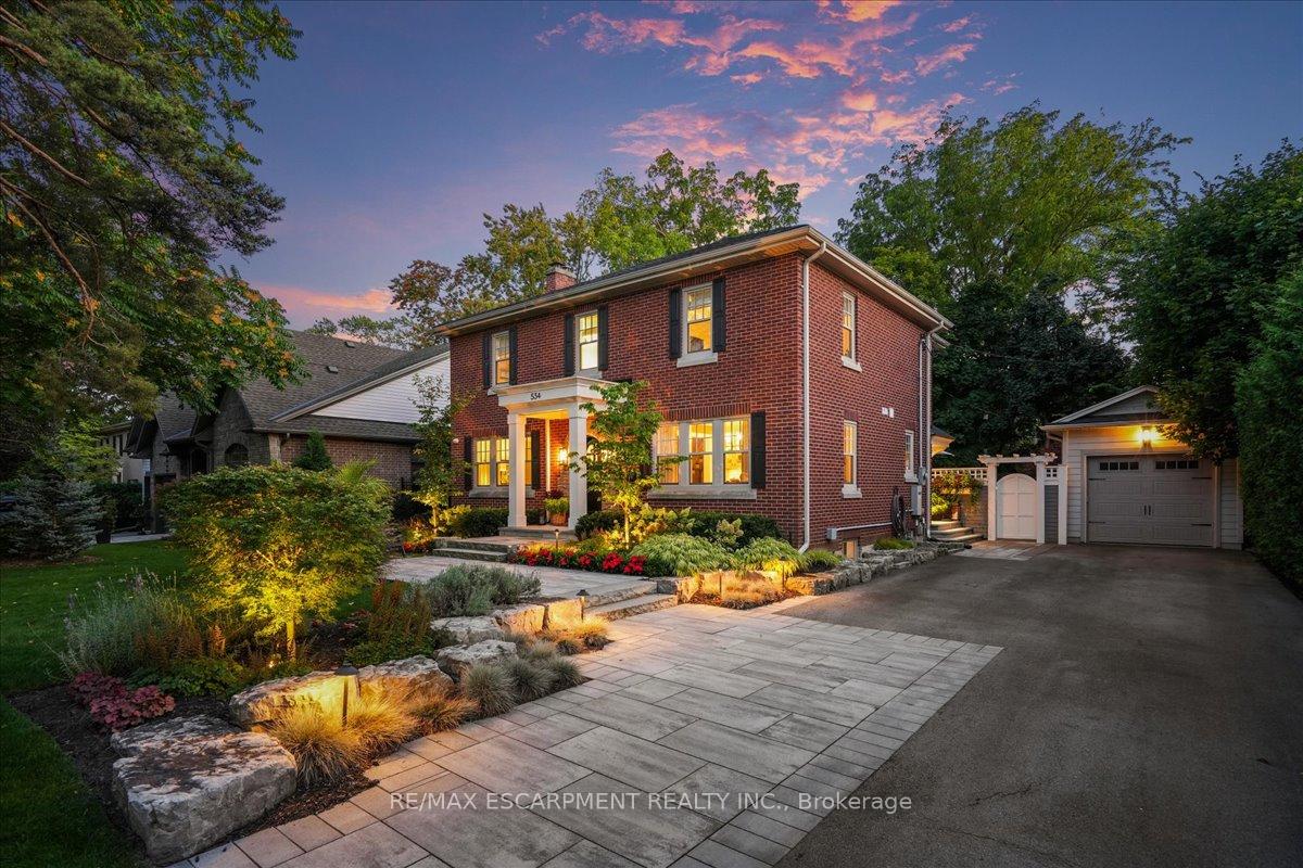 Photo 2 of 534 Emerald Street, Burlington, Brant — HOMEH