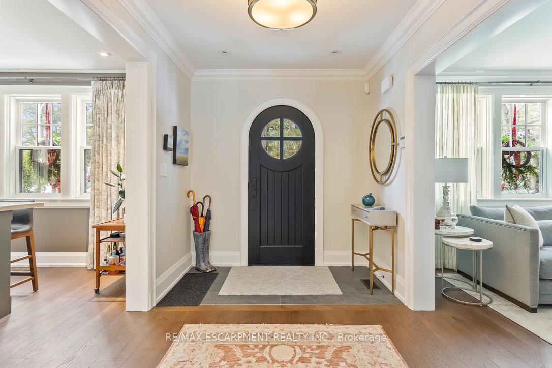 Photo 5 of 534 Emerald Street, Burlington, Brant — HOMEH