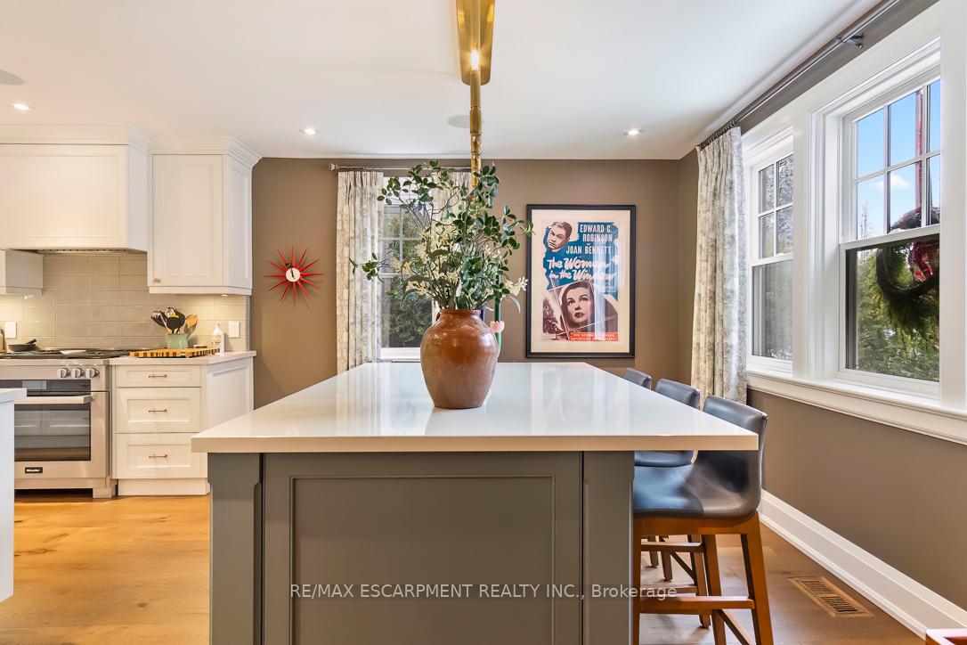Photo 6 of 534 Emerald Street, Burlington, Brant — HOMEH